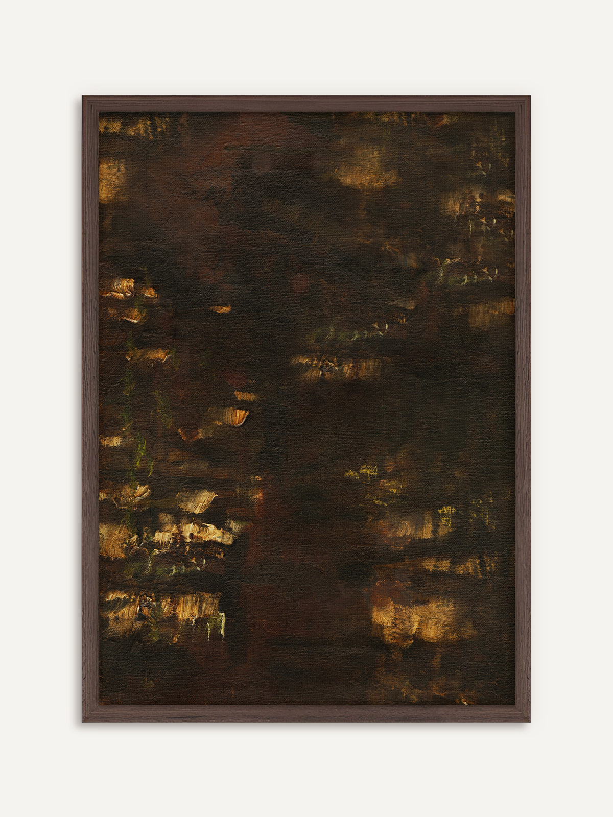 Poster, das fast schwarzes Braun mit kurzen, waagerechten Pinselstrichen in Gold, Ocker und Moosgrün zeigt, die wie Lichter im Dunkeln wirken. Der Rahmen aus dunklem Holz verstärkt die Dark-Academia-Stimmung der tiefen Brauntöne. #Rahmen_Dunkles Holz