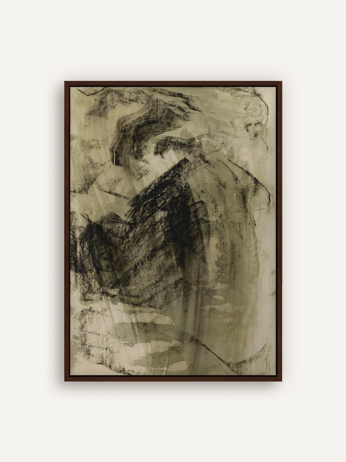 Abstraktes Leinwandbild mit kreidigen schwarzen Strichen auf olivgrünem und sandfarbenem Grund, durchzogen von hellen Streifen, im Schattenfugenrahmen in Braun. Wabi Sabi Wandbild nach Carel Adolph Lion Cachet. #Rahmen_Braun