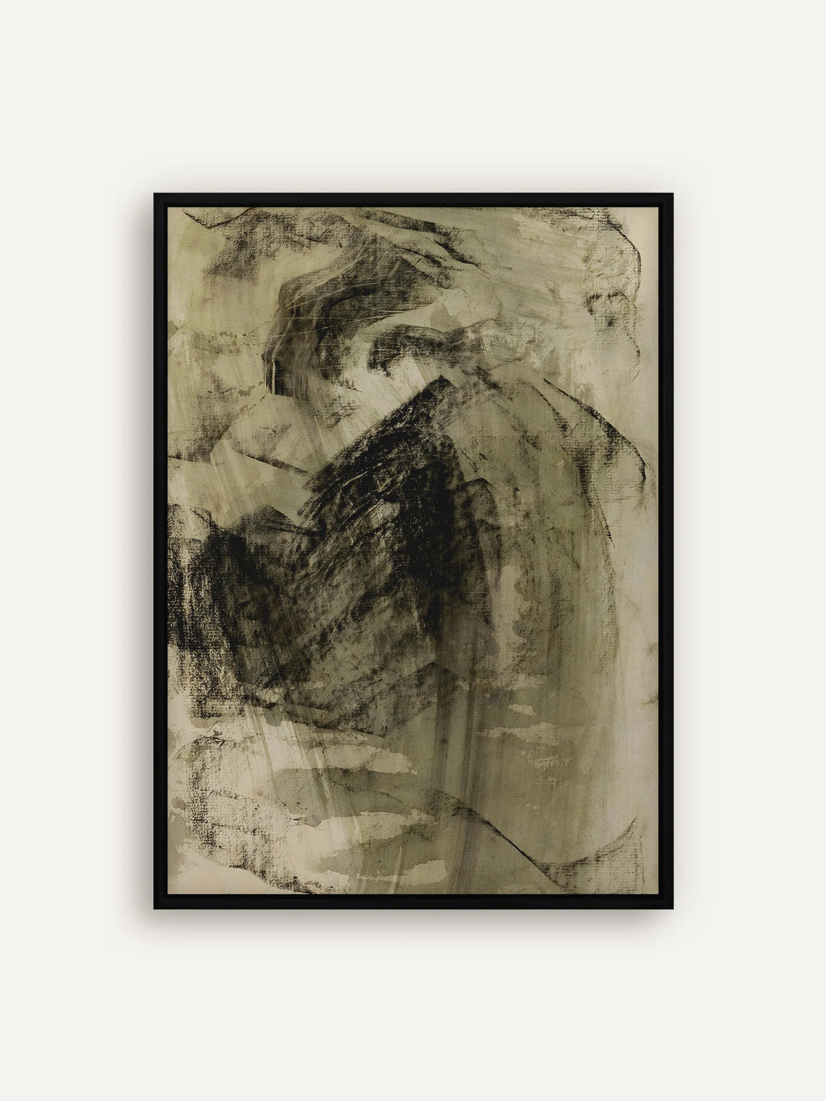 Abstraktes Leinwandbild mit kreidigen schwarzen Strichen auf olivgrünem und sandfarbenem Grund, durchzogen von hellen Streifen, im Schattenfugenrahmen in Schwarz. Wabi Sabi Wandbild nach Carel Adolph Lion Cachet. #Rahmen_Schwarz