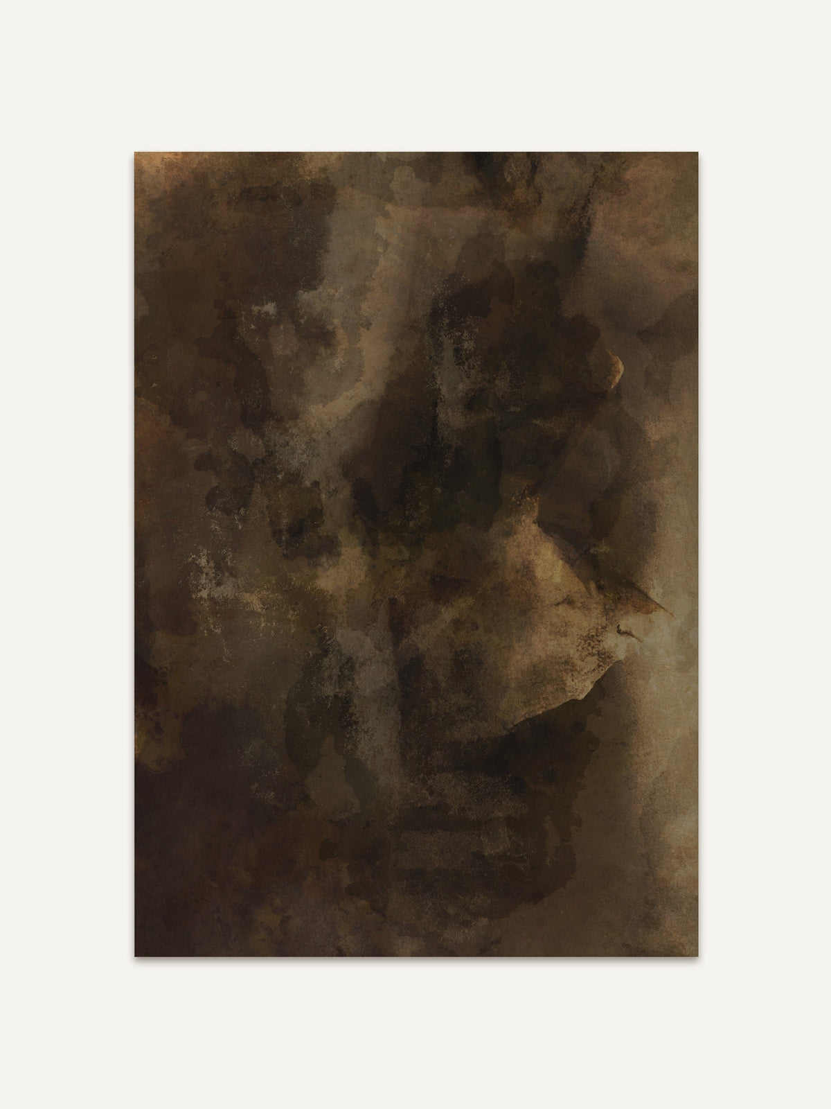 Abstrakter Kunstdruck mit dunkler, erdiger Farbkomposition aus Braun, Schwarz und Ocker auf hellem Hintergrund freigestellt. Das Wandbild wirkt ruhig, tief und organisch und eignet sich für minimalistische oder moody Interieurs. #Rahmen_Ohne Rahmen