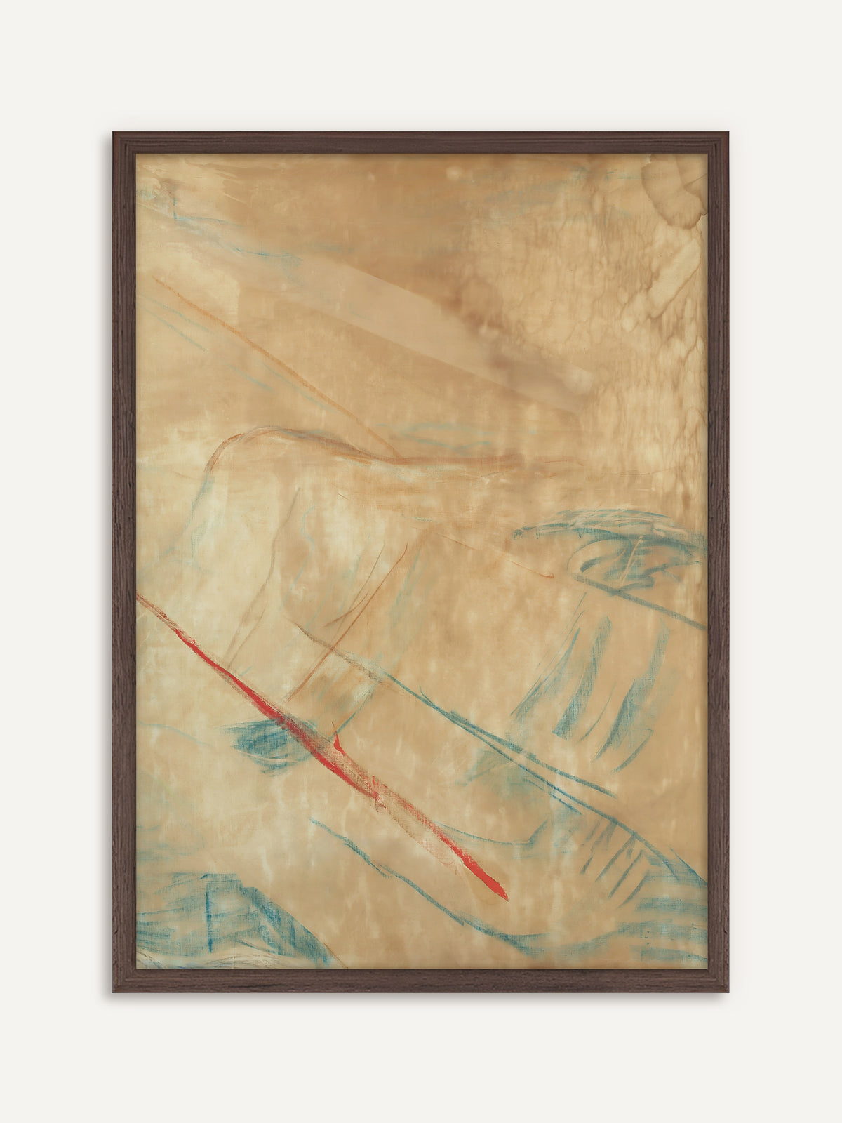 Poster, das zarte Linien in Türkisblau und Rostbraun mit einem kräftigen roten Strich auf sandfarbenem, wolkig lasiertem Grund zeigt. Der Rahmen aus dunklem Holz bringt die blauen und roten Linien stärker zur Geltung. #Rahmen_Dunkles Holz