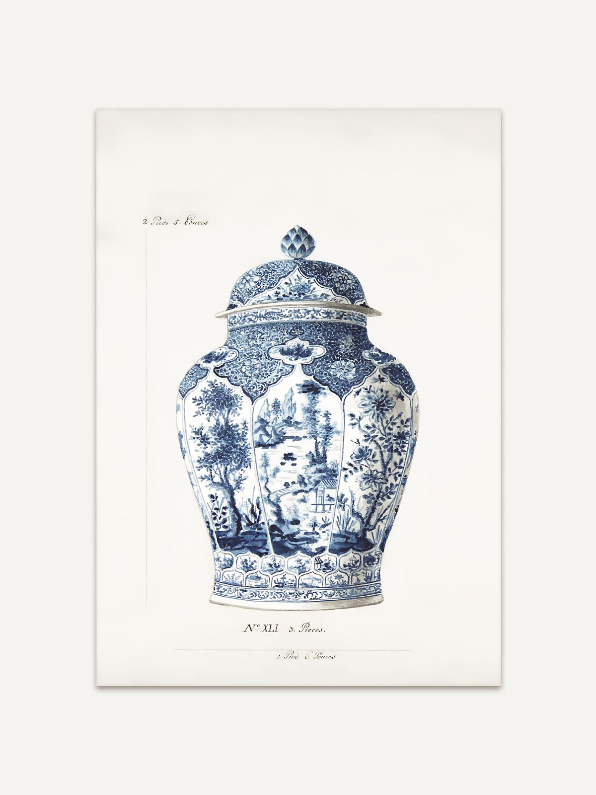 Antiker Chinoiserie Kunstdruck einer blauen und weißen Vase mit detaillierten floralen und landschaftlichen Mustern, inspiriert von asiatischer Kunst, auf hellem Hintergrund präsentiert. #Rahmen_Ohne Rahmen