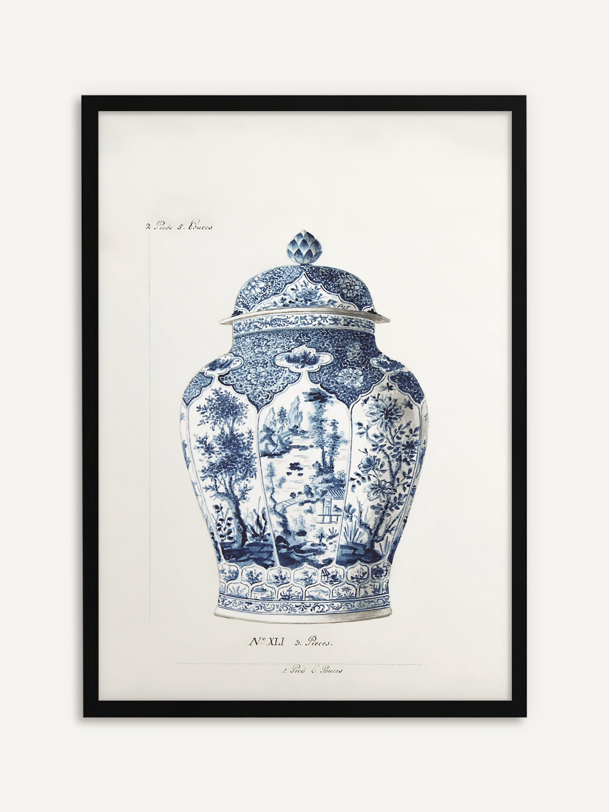 Gerahmtes Poster, das eine blau-weiße Deckelvase mit Landschafts- und Blumenfeldern auf hellem Papier zeigt, beschriftet mit alten französischen Maßangaben. Mit schwarzem Rahmen bekommt das Vintage Motiv eine klare, grafische Kontur. #Rahmen_Schwarz