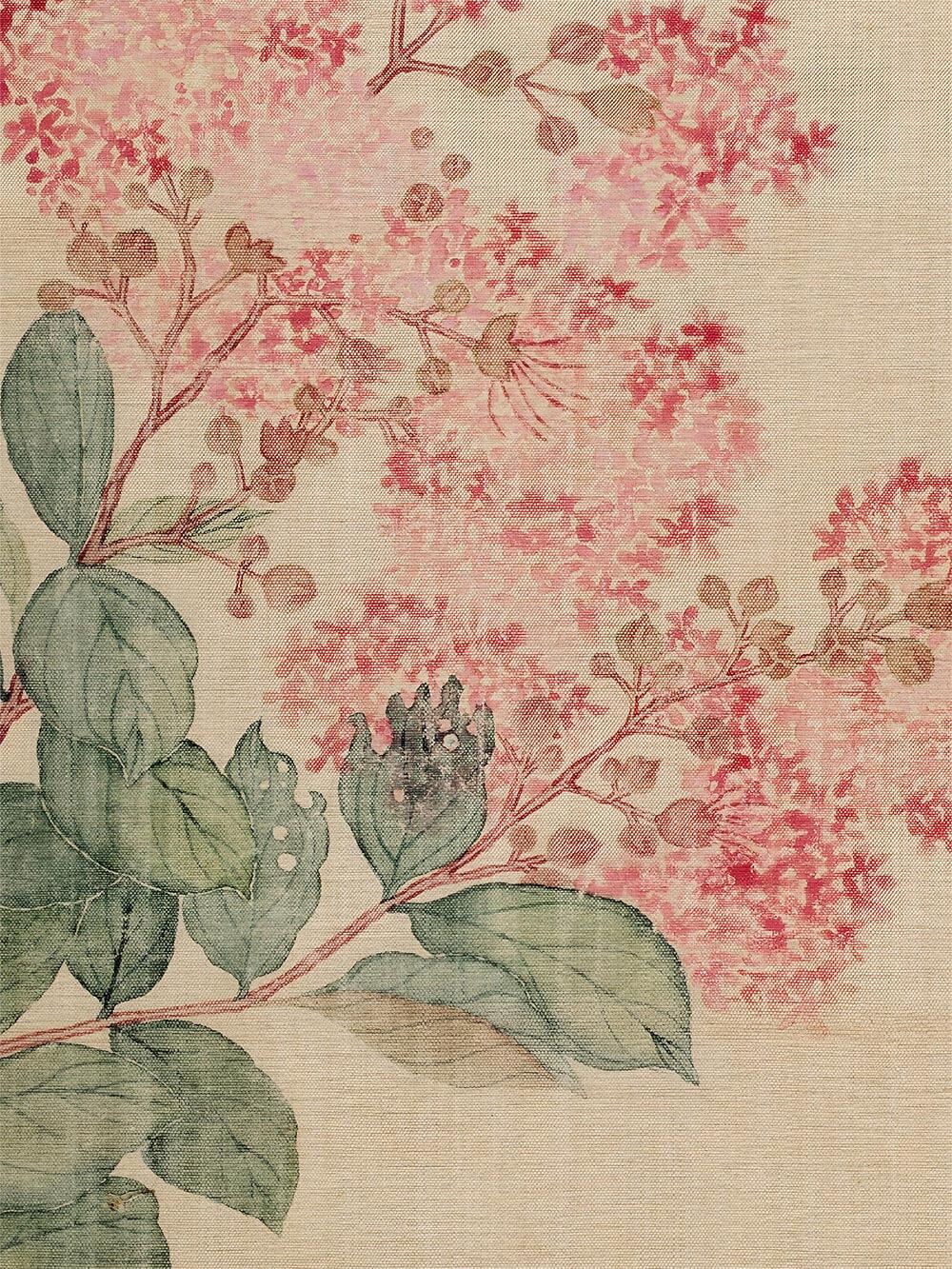 Nahaufnahme des floralen Kunstdrucks mit feinen rosa Blüten und grünen Blättern. Die zarte Textur des Papiers und die natürliche Linienführung sind gut sichtbar.