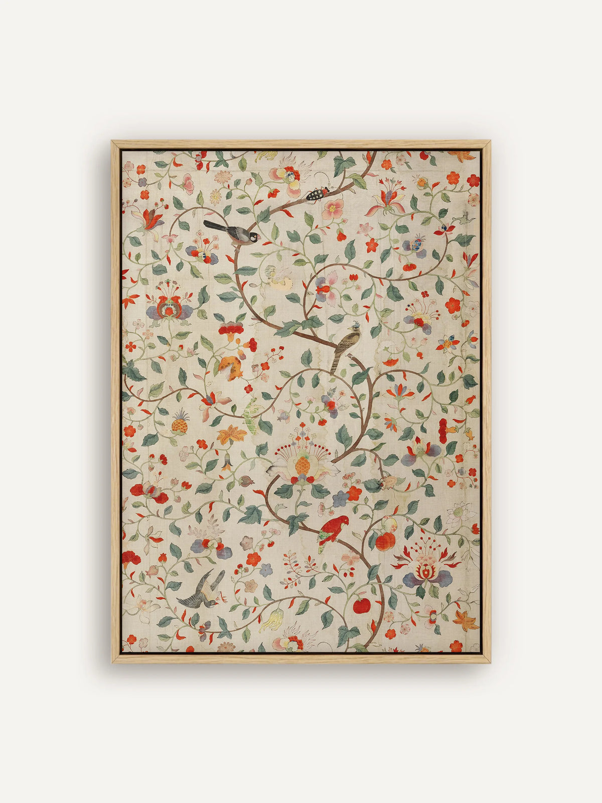 Leinwandbild mit geschwungenen Ranken, orangeroten Blüten, graugrünem Laub, Vögeln und Früchten auf elfenbeinfarbenem Grund im Schattenfugenrahmen in Natur. Chinoiserie Wandbild nach einer chinesischen Wandtafel. #Rahmen_Natur