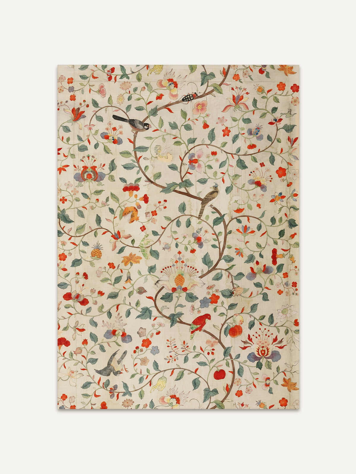 Botanischer Chinoiserie Kunstdruck mit detailreichen Blumen und Vögeln auf hellem Hintergrund. Die Illustration erinnert an Vintage Wandkunst mit verspielter Eleganz. #Rahmen_Ohne Rahmen