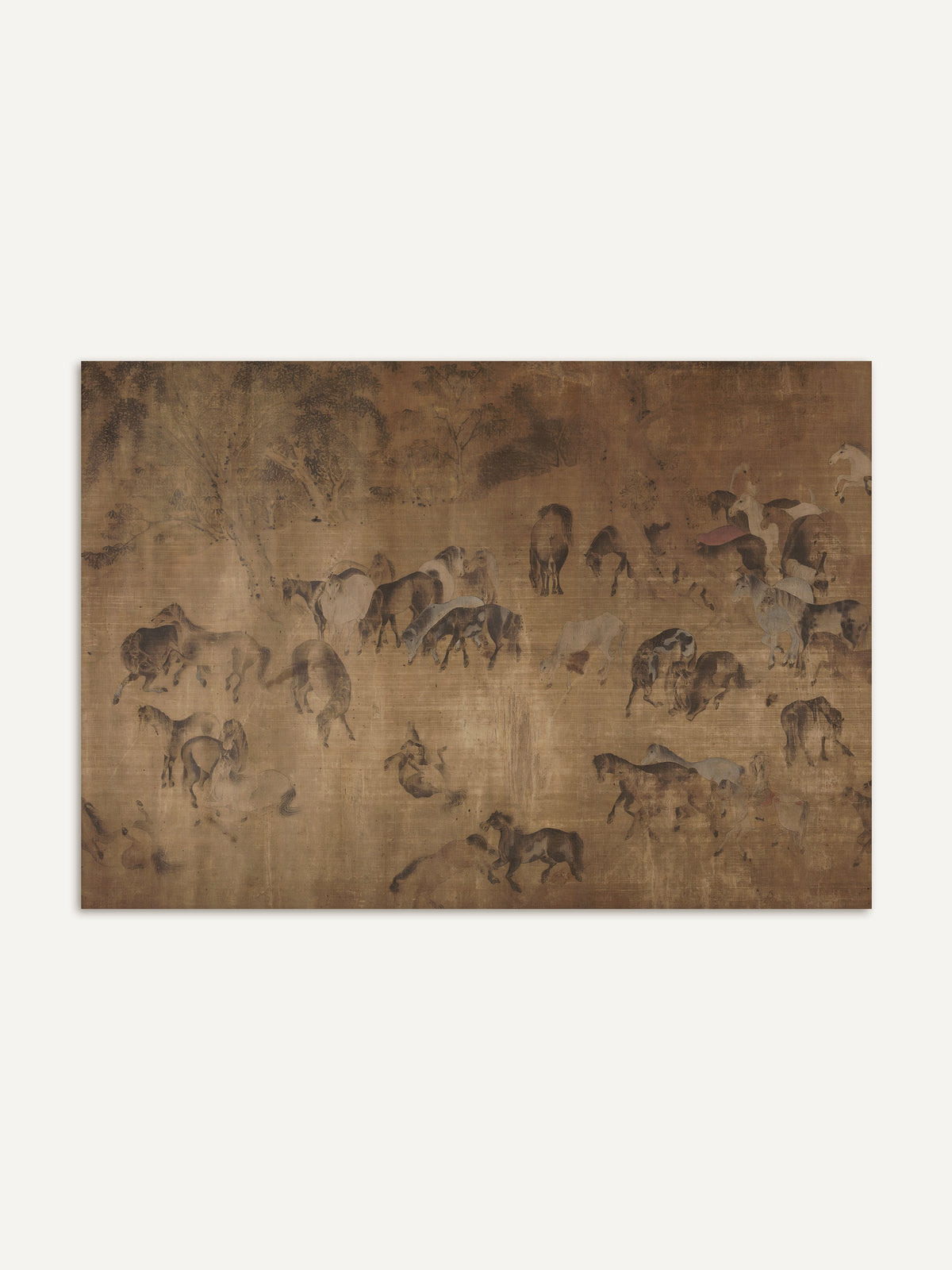 Wabi-Sabi Kunstdruck mit antiker Pferdeszene in warmen Braun- und Sepiatönen auf strukturierter Papieroptik, mit feinen Pinselstrichen und gealterter Anmutung, als stilvolles Wandbild im asiatisch inspirierten Vintage-Stil für ruhige Wohnräume. #Rahmen_Ohne Rahmen