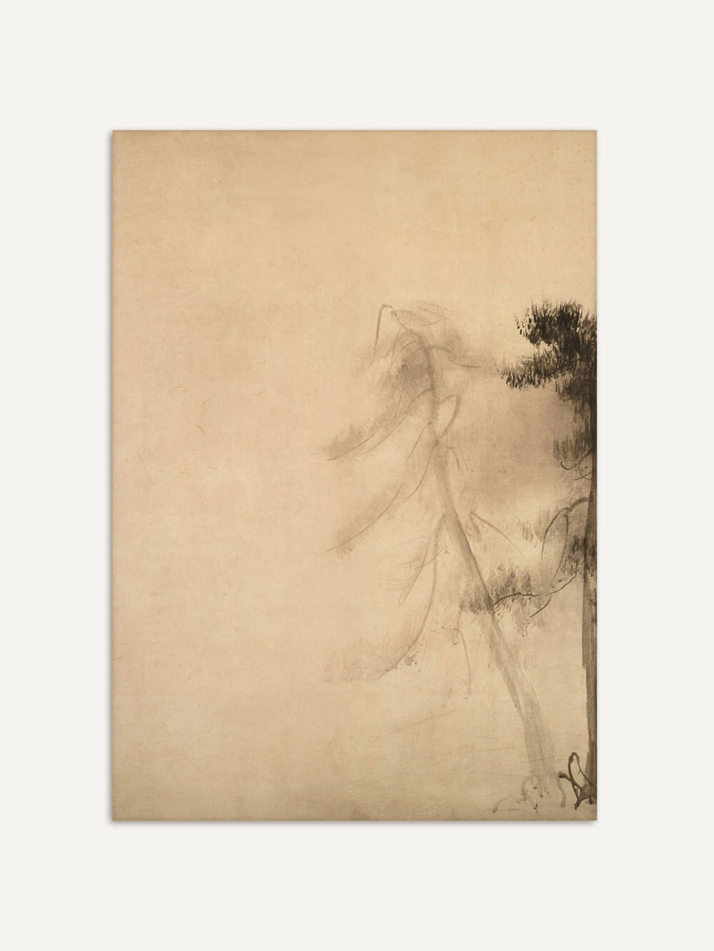 Minimalistisches Poster einer Wabi-Sabi Baum Skizze in zarten Beigetönen. Die sanften Linien des Baumes wirken unvollständig und fügen sich harmonisch in den leeren Raum ein, was dem Bild eine ruhige, meditative Atmosphäre verleiht.