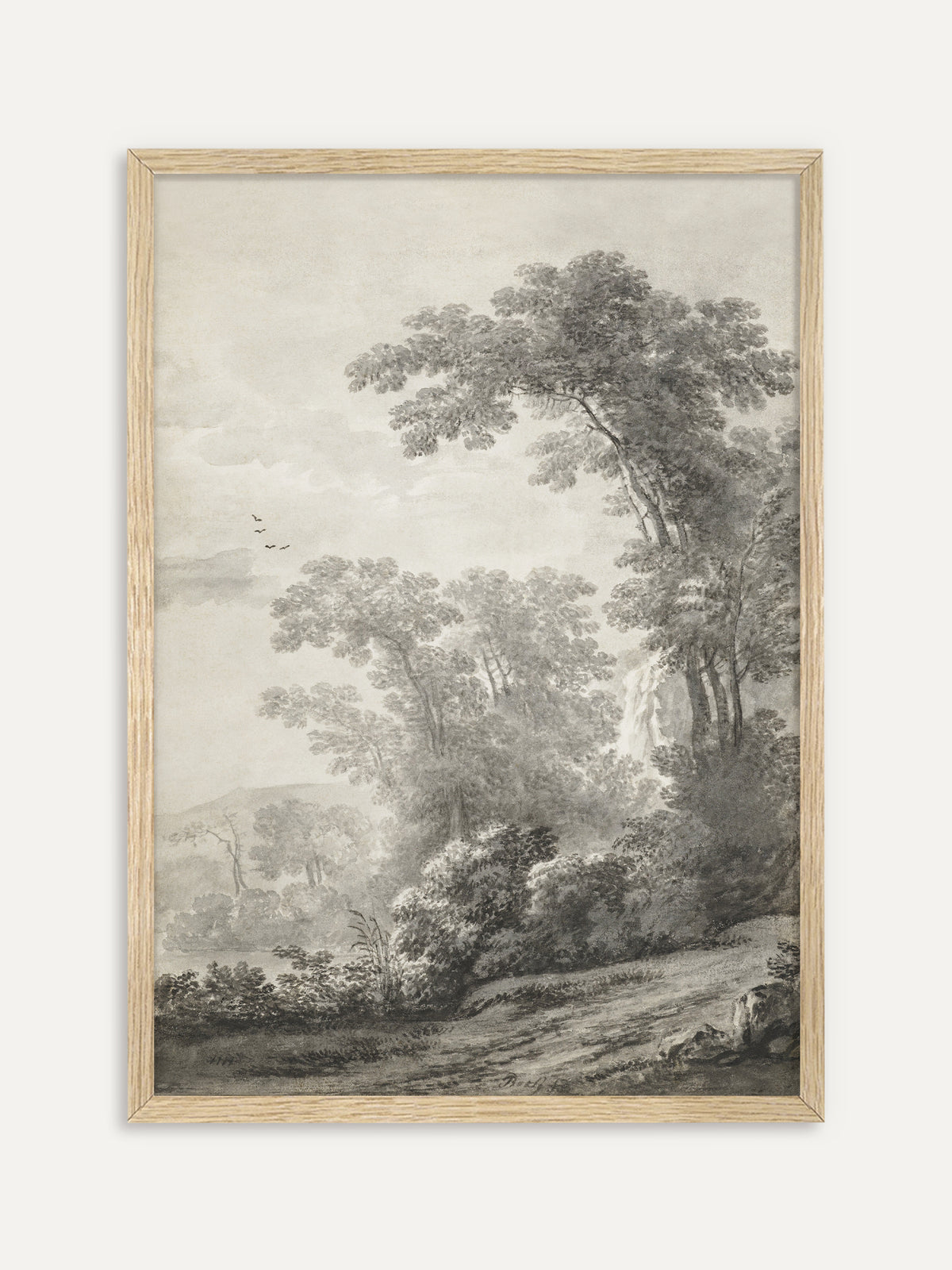 Kunstdruck, der eine Waldlandschaft mit hohen Laubbäumen, dichtem Buschwerk und einem kleinen Wasserfall in grauer Tusche auf hellem Grund zeigt. Im Rahmen aus hellem Holz wirkt die Vintage Zeichnung leicht und ruhig. #Rahmen_Helles Holz