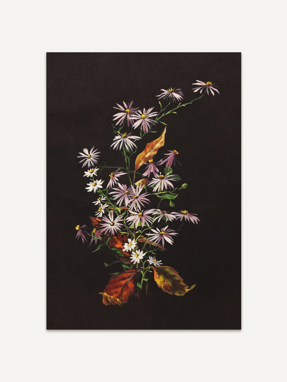 Ein floraler Kunstdruck mit zarten lilafarbenen und weißen Blüten, die sich an dünnen, geschwungenen Stängeln emporranken, vor einem tiefdunklen Hintergrund. Die Blüten sind in verschiedenen Wachstumsstadien dargestellt, umgeben von ein paar herbstlich roten und gelben Blättern. #Rahmen_Ohne Rahmen