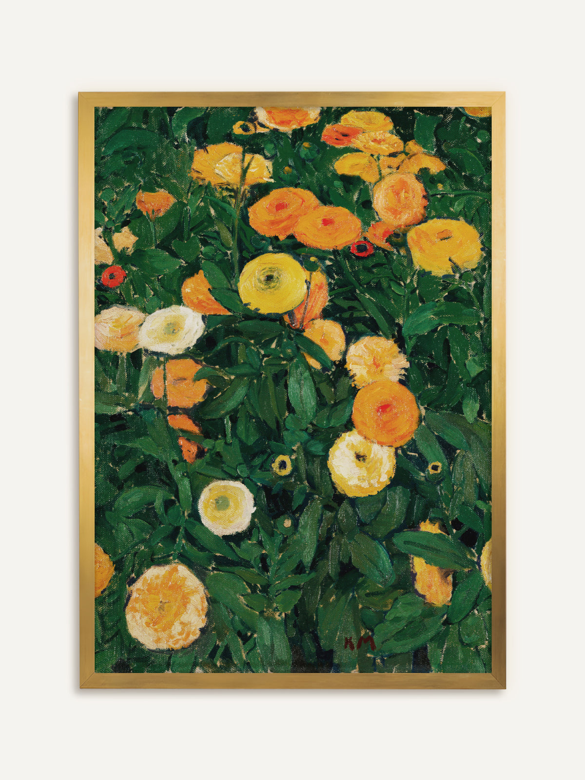 Wandbild, das ein dichtes Beet aus orangen, gelben und cremeweißen Ringelblumen zwischen tiefgrünen Blättern im Hochformat zeigt, dazwischen kleine rote Knospen. Im goldenen Rahmen leuchten die orangen Blüten wie in einem antiken Gartenbild. #Rahmen_Gold