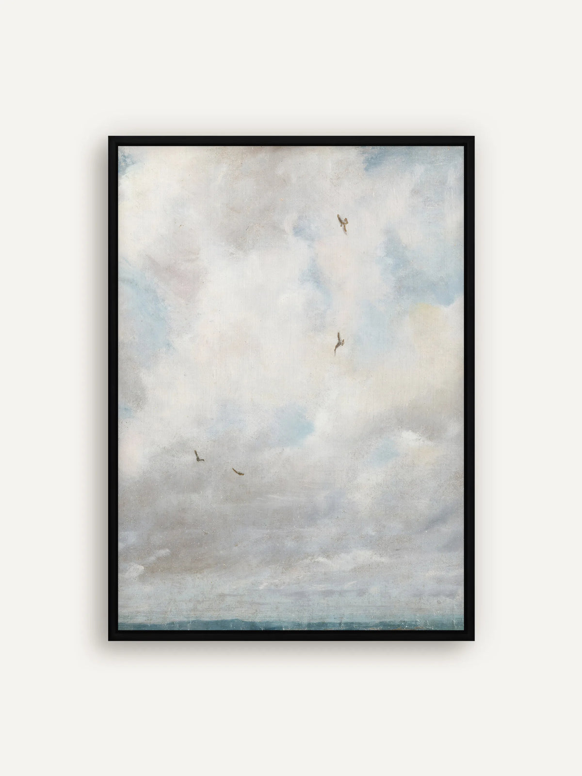 Himmel Leinwandbild mit Wolken und fliegenden Vögeln im schwarzen Schattenfugenrahmen. Der schmale schwarze Rahmen setzt eine klare Kante um das helle, pastellfarbene Hochformat. #Rahmen_Schwarz