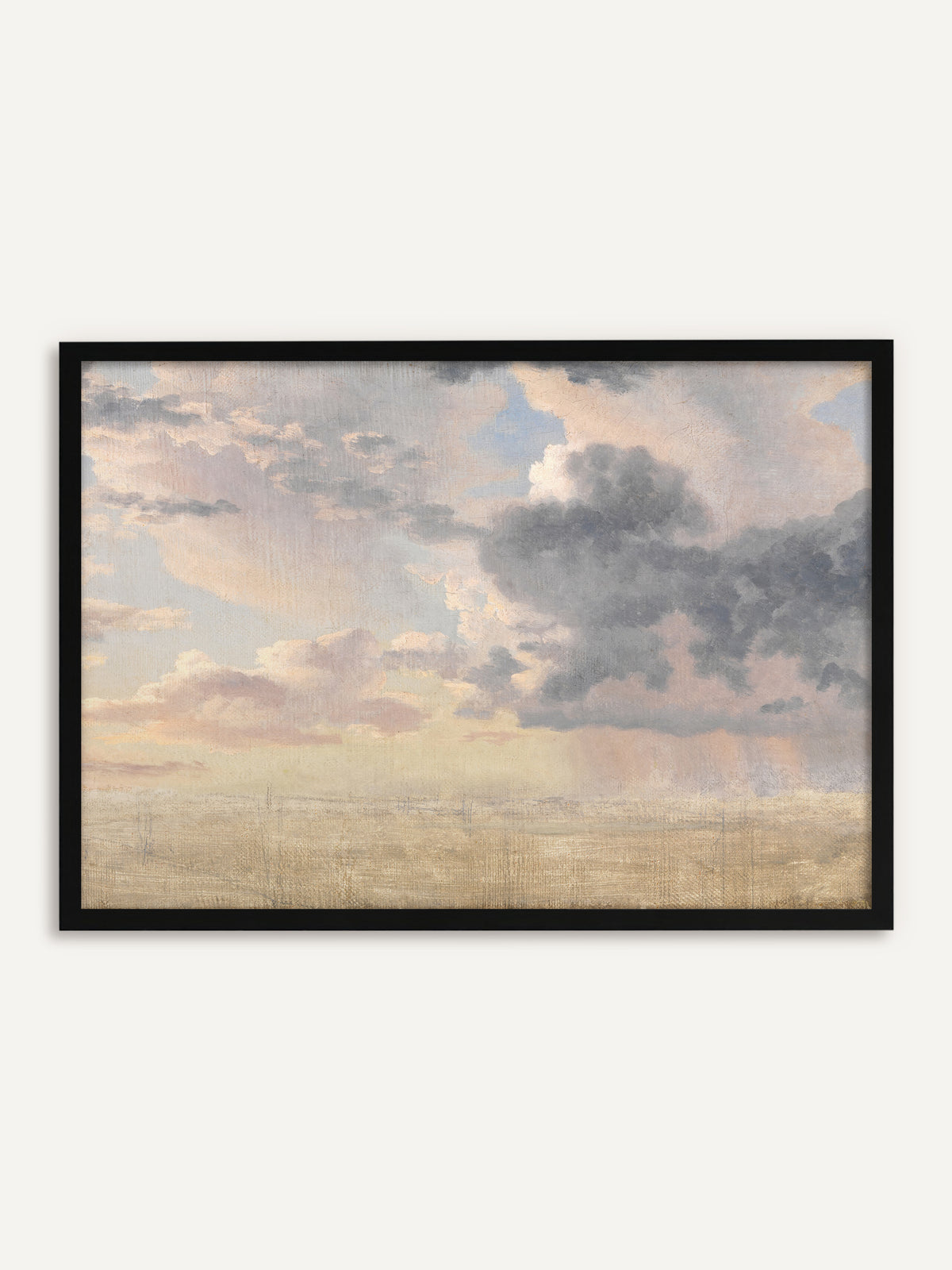 Gerahmtes Poster, das einen weiten Himmel mit rosa und grauvioletten Wolken über einem flachen, sandfarbenen Horizont zeigt, rechts fällt aus einer dunklen Wolke ein Regenschauer. Mit schwarzem Rahmen wird die Vintage-Wolkenstudie klar und modern. #Rahmen_Schwarz