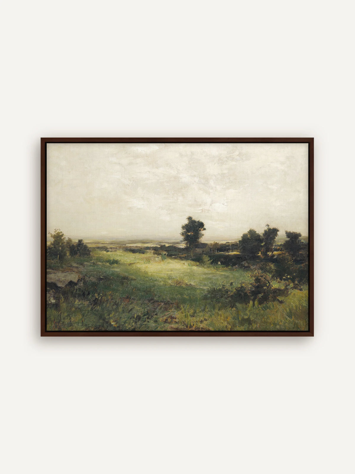 Vintage Wiesenlandschaft auf Leinwand im dunkelbraunen Schattenfugenrahmen. Ein einzelner Baum ragt über den Horizont, davor leuchtet das Gras gelbgrün zwischen dunklen Büschen und Felsen. #Rahmen_Braun