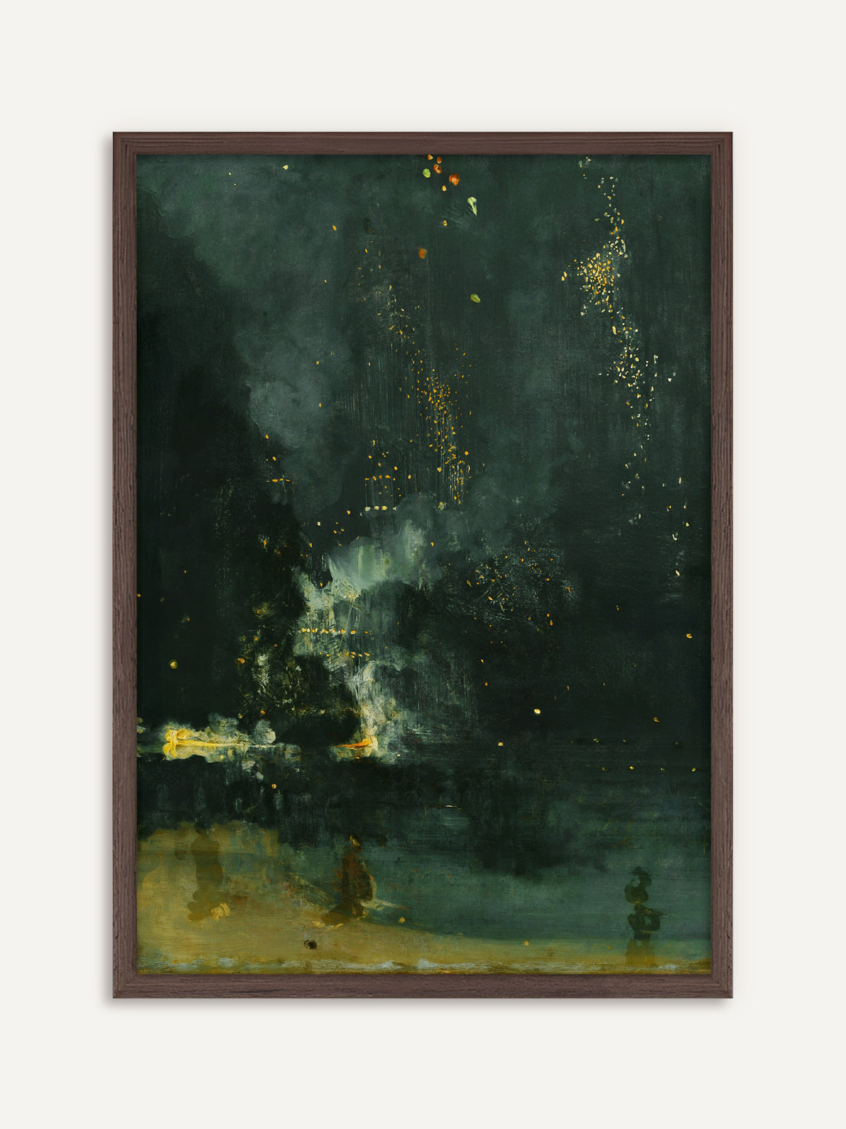 Poster, das eine dunkle Nachtszene über dem Wasser mit goldenen Funken eines Feuerwerks, Rauchschwaden und schemenhaften Figuren am Ufer zeigt. Der Rahmen aus dunklem Holz verstärkt die Dark-Academia-Stimmung der dunklen Grüntöne. #Rahmen_Dunkles Holz