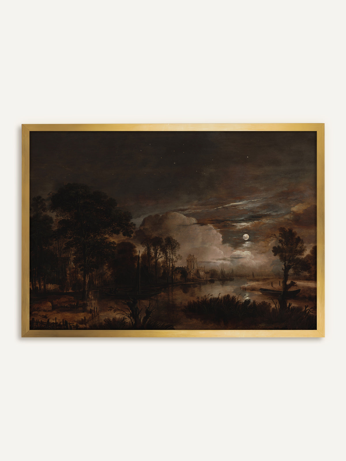 Wandbild, das einen Fluss bei Nacht zeigt, über dem der Vollmond zwischen Wolken steht und eine Burg, Segelboote und Schilf in warmes Licht taucht. Im goldenen Rahmen leuchtet das Mondlicht wie auf einem antiken Gemälde. #Rahmen_Gold
