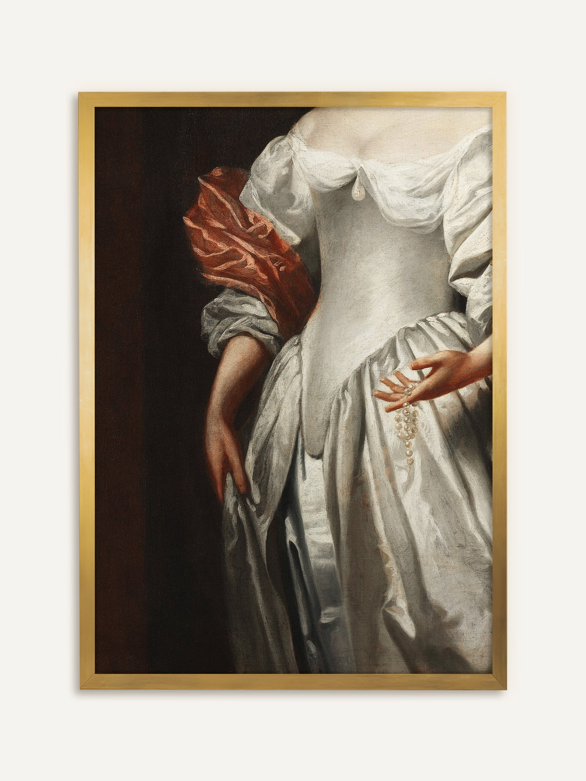 Poster, das eine Frau in einem schimmernden weißen Seidenkleid zeigt, die mit einem roten Tuch über dem Arm vor dunklem Hintergrund eine Perlenkette durch die Finger gleiten lässt. Im goldenen Rahmen wirkt der Kunstdruck wie ein antikes Gemälde aus einem alten Salon. #Rahmen_Gold