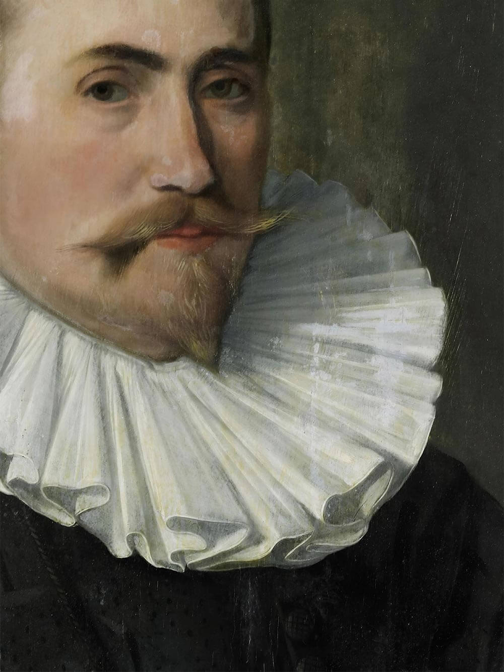 Nahaufnahme des gemalten Gesichts mit feiner Lichtzeichnung und prachtvollem Faltenwurf des Spitzenkragens. Die Textur des Porträts ist besonders gut zu erkennen.