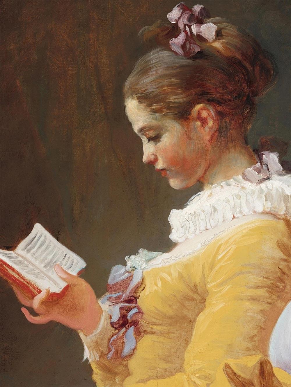 Nahaufnahme eines Rokoko-Gemäldes einer jungen Frau im gelben Kleid mit weißen Rüschen und violetten Schleifen, vertieft in ein Buch – zarte Pinselstriche und warme Farbtöne betonen Ruhe und Eleganz.