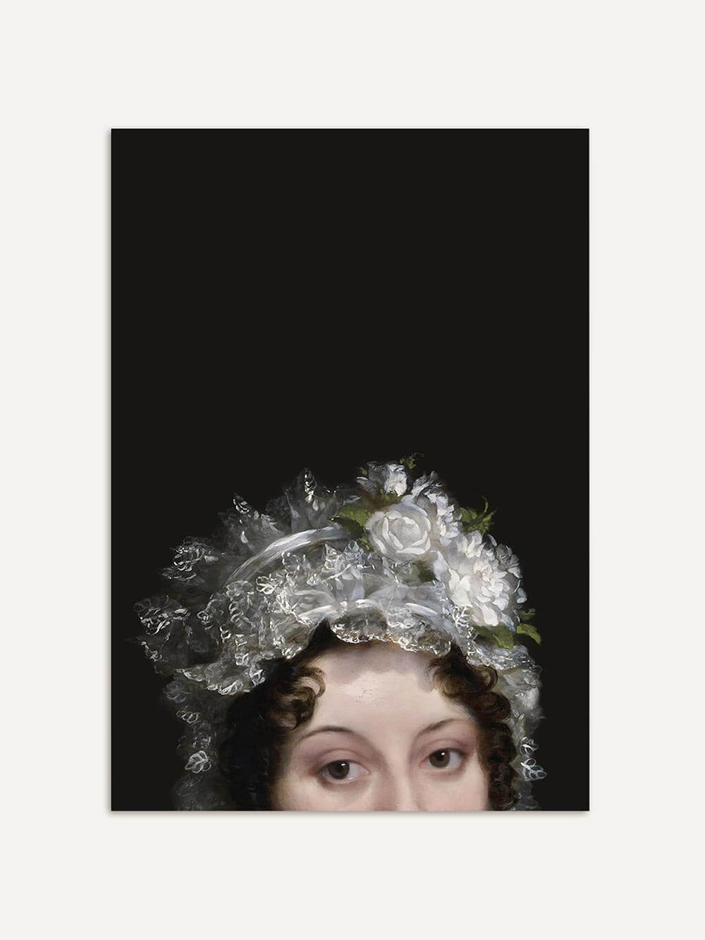 Detailreiches viktorianisches Frauenportrait mit weißer Spitzenhaube und Blumenkranz auf tiefschwarzem Hintergrund, gemalt im klassischen Stil mit zartem Chiaroscuro-Licht.