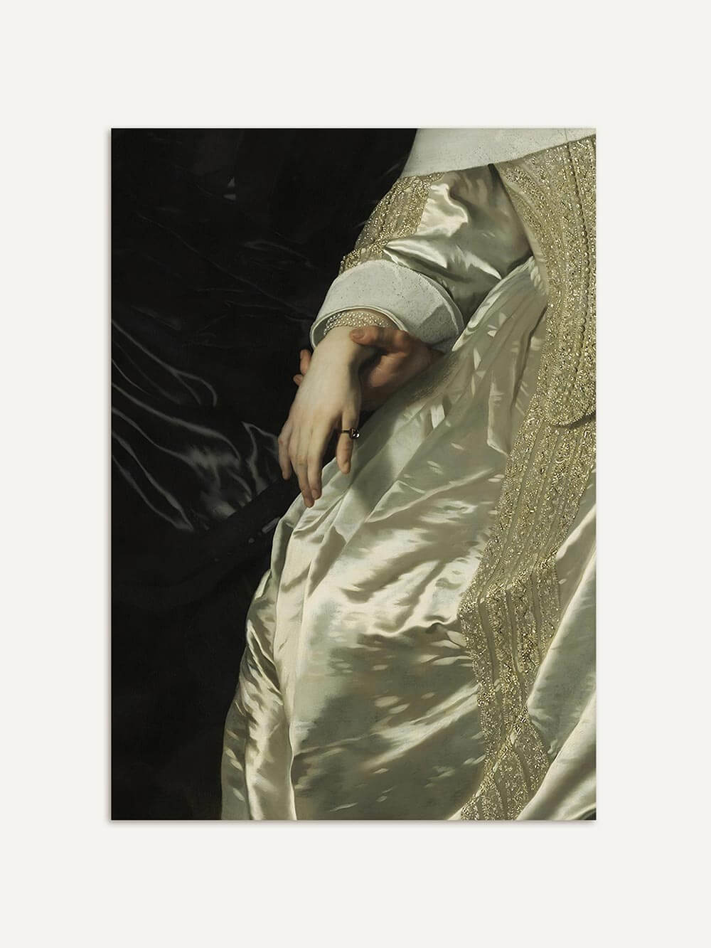 Freigestellter Kunstdruck mit barockem Porträtausschnitt auf weißem Hintergrund. Hand, Ring und schimmernder Satin überzeugen als edles Dark Academia Motiv für Bilderwände.