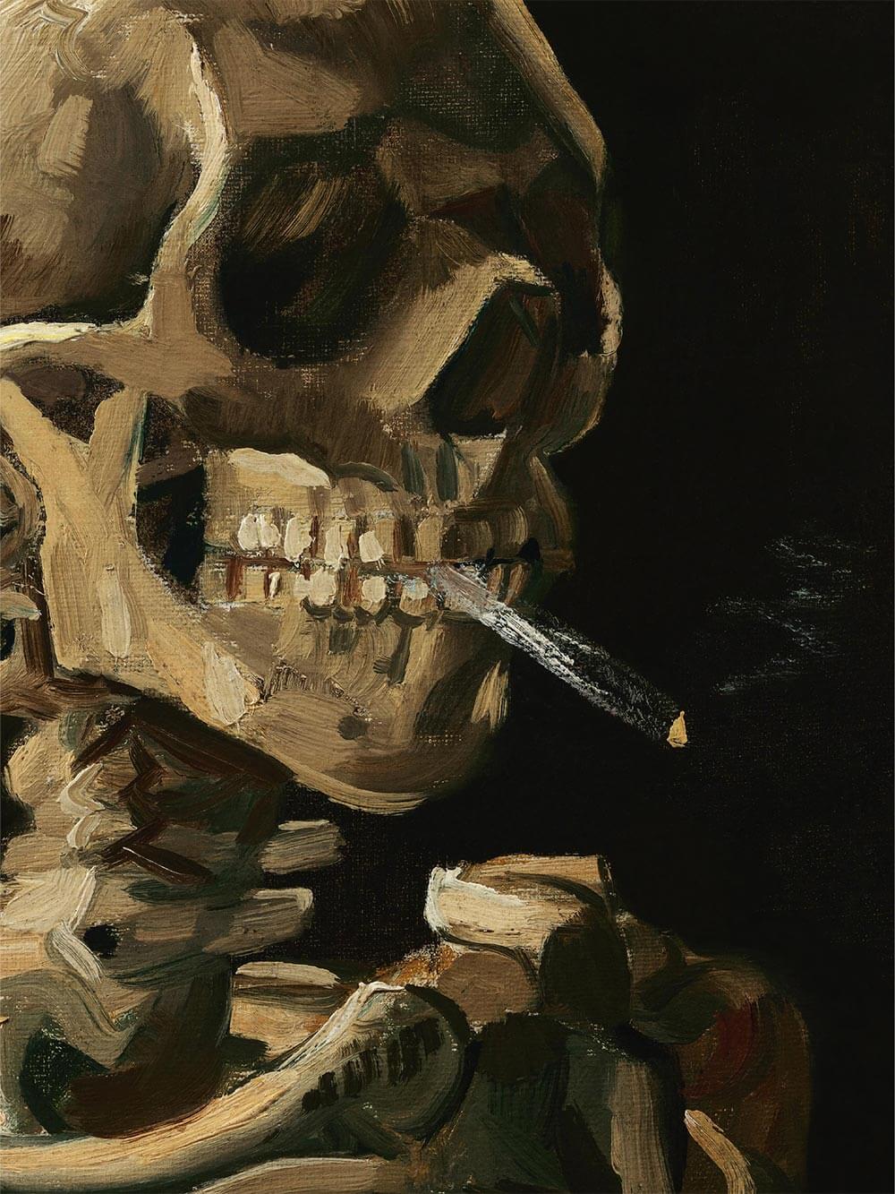 Detailbild eines Skelett mit brennender Zigarette auf dunklem Hintergrund. Der expressive Pinselstrich und die warme Farbpalette verleihen diesem Memento-Mori-Kunstdruck eine moderne Dark-Academia-Ästhetik.