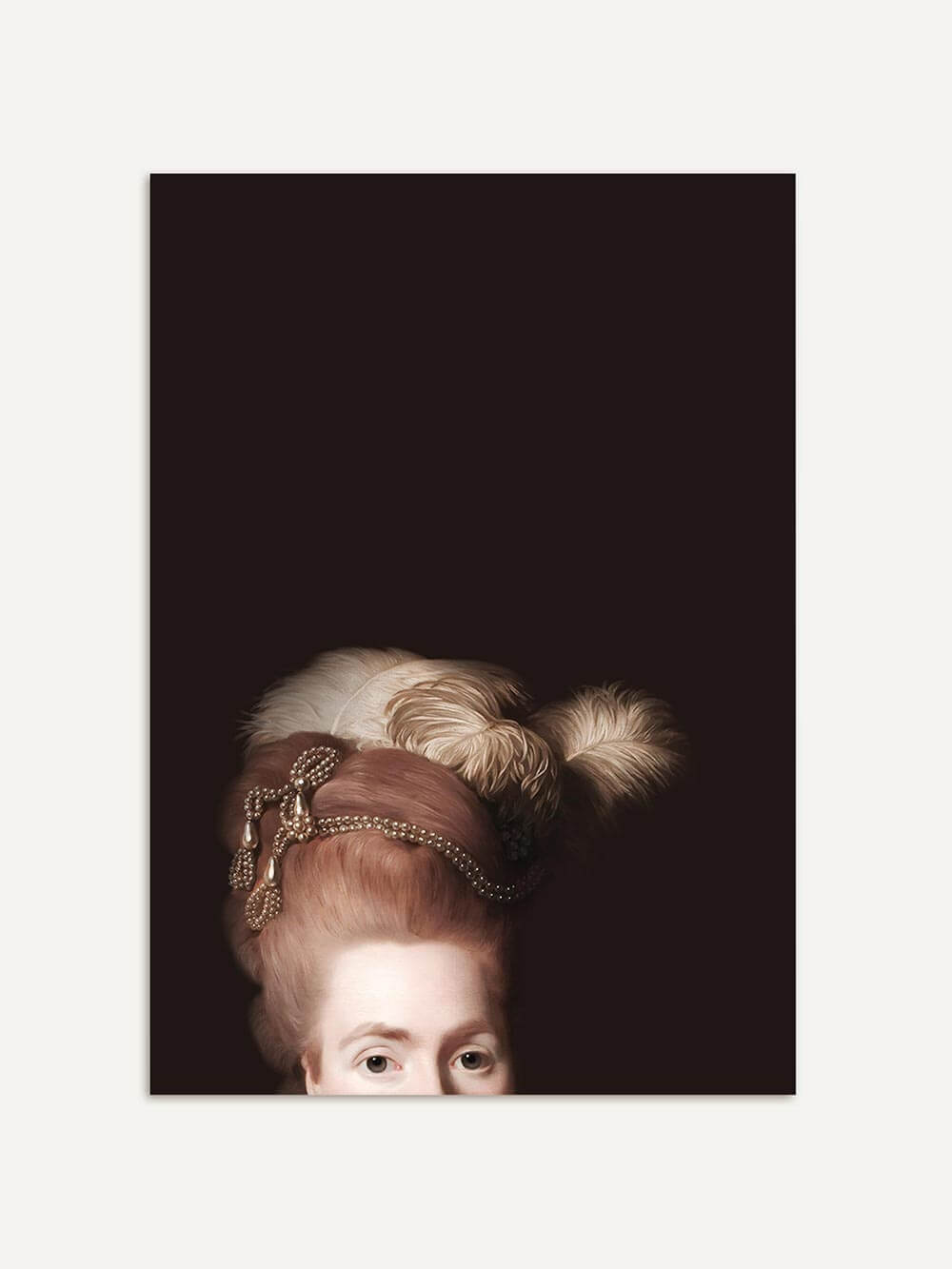 Viktorianischer Portrait-Kunstdruck einer Frau mit hochgestecktem Haar, opulenten Perlen und weißen Federn, vor tiefschwarzem Hintergrund im Stil alter Ölportraits.