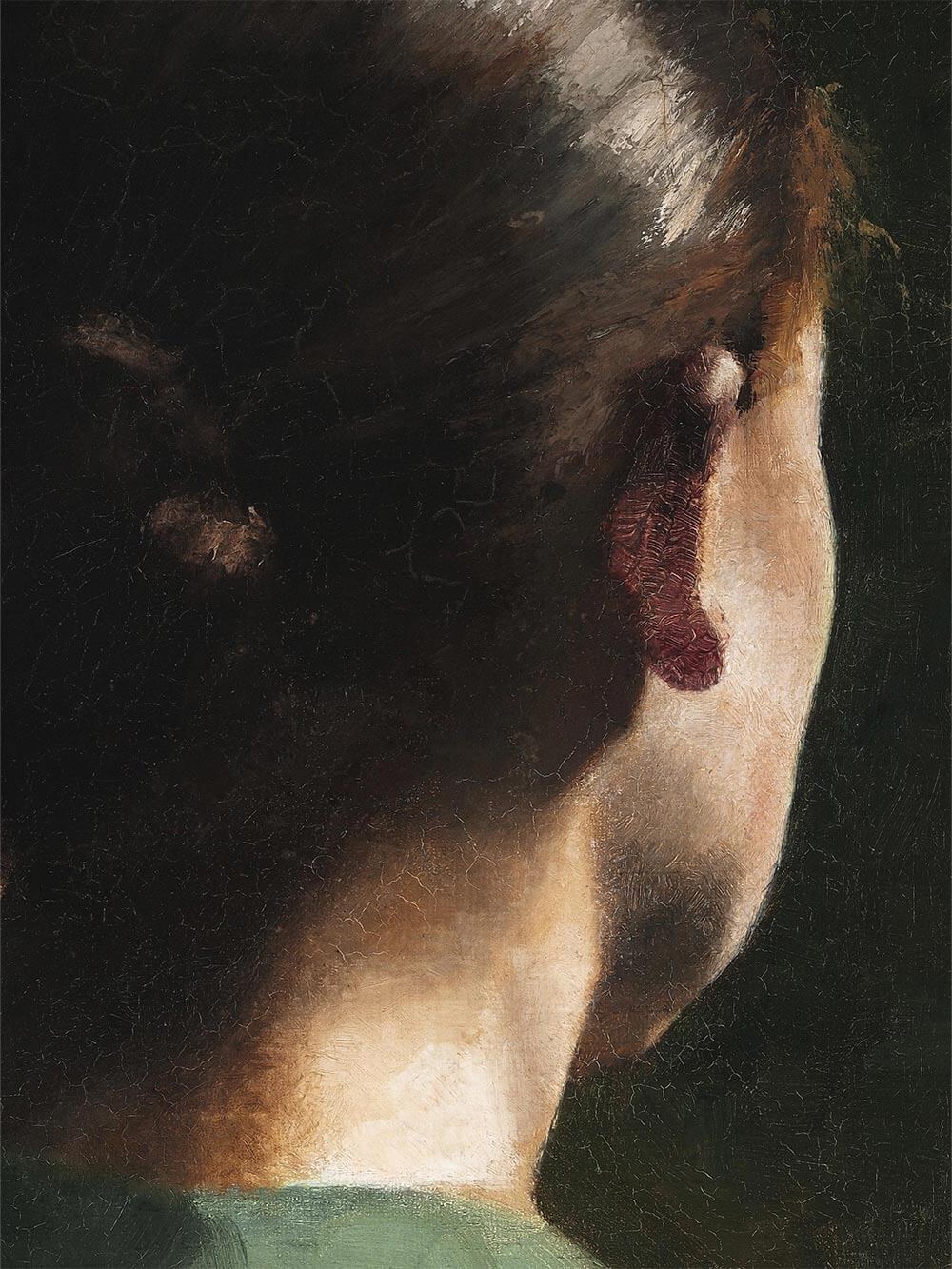 Nahaufnahme des Porträts mit Fokus auf Haar und Nacken der Frau, feine Pinselstruktur und subtile Lichtreflexe sichtbar. Hochwertiger Kunstdruck im klassischen Realismus-Stil mit dunkler, atmosphärischer Farbgebung.