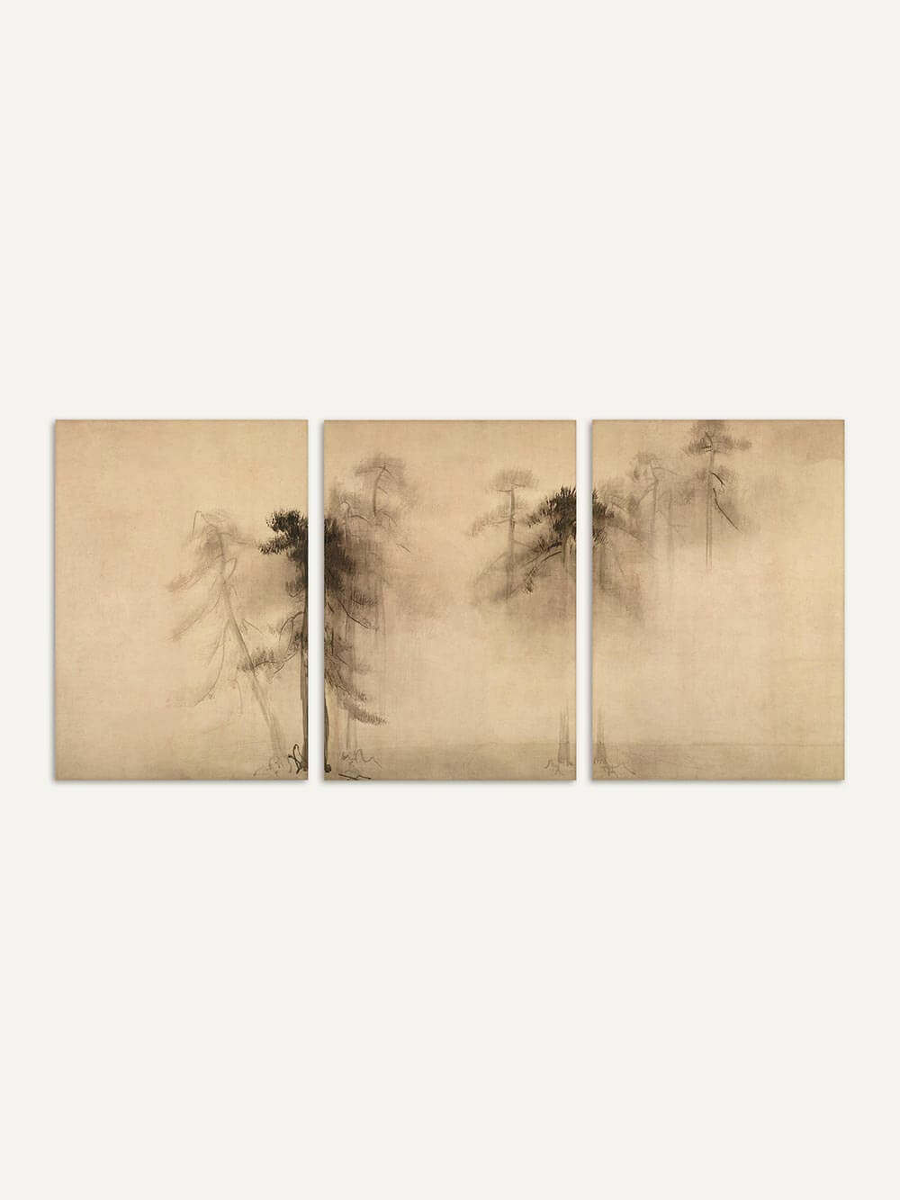 Wabi-Sabi-Kiefern Triptychon – Set aus drei Kunstdrucken – Japanisch inspirierte Landschaftszeichnung mit nebeligen Kiefern, umgesetzt in feiner Tusche. Die dezente Farbpalette verleiht eine minimalistische und beruhigende Ausstrahlung.