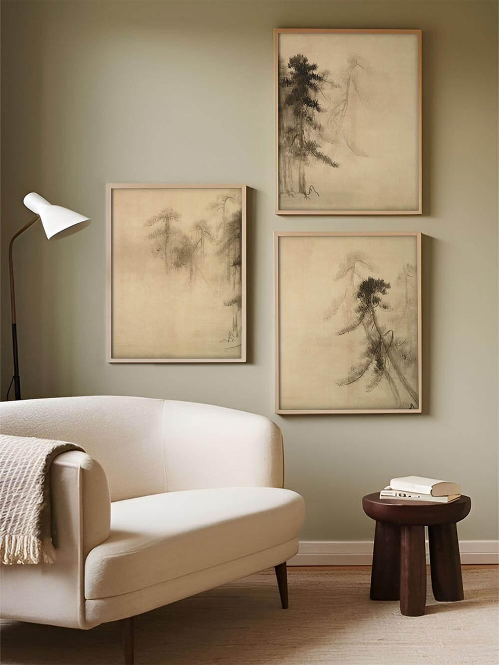 Harmonisches Bilderset mit Kiefernzeichnungen in natürlichem Beige. Minimalistische Komposition mit japanischer Ästhetik, perfekt für elegante, ruhige Raumgestaltung.