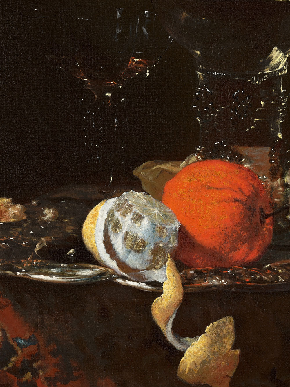 Detail eines barocken Stillleben Posters mit geschälter Zitrone und Orange auf einem silbernen Tablett, neben Weingläsern im sanften Licht.