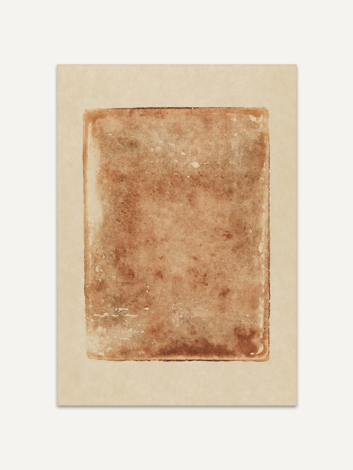 Abstrakter Kunstdruck in warmen, erdigen Brauntönen mit einer rechteckigen, verblassten Fläche in der Mitte. Der minimalistische Look erinnert an gealtertes Pergament und verleiht dem Bild eine zeitlose, rustikale Atmosphäre. #Rahmen_Ohne Rahmen