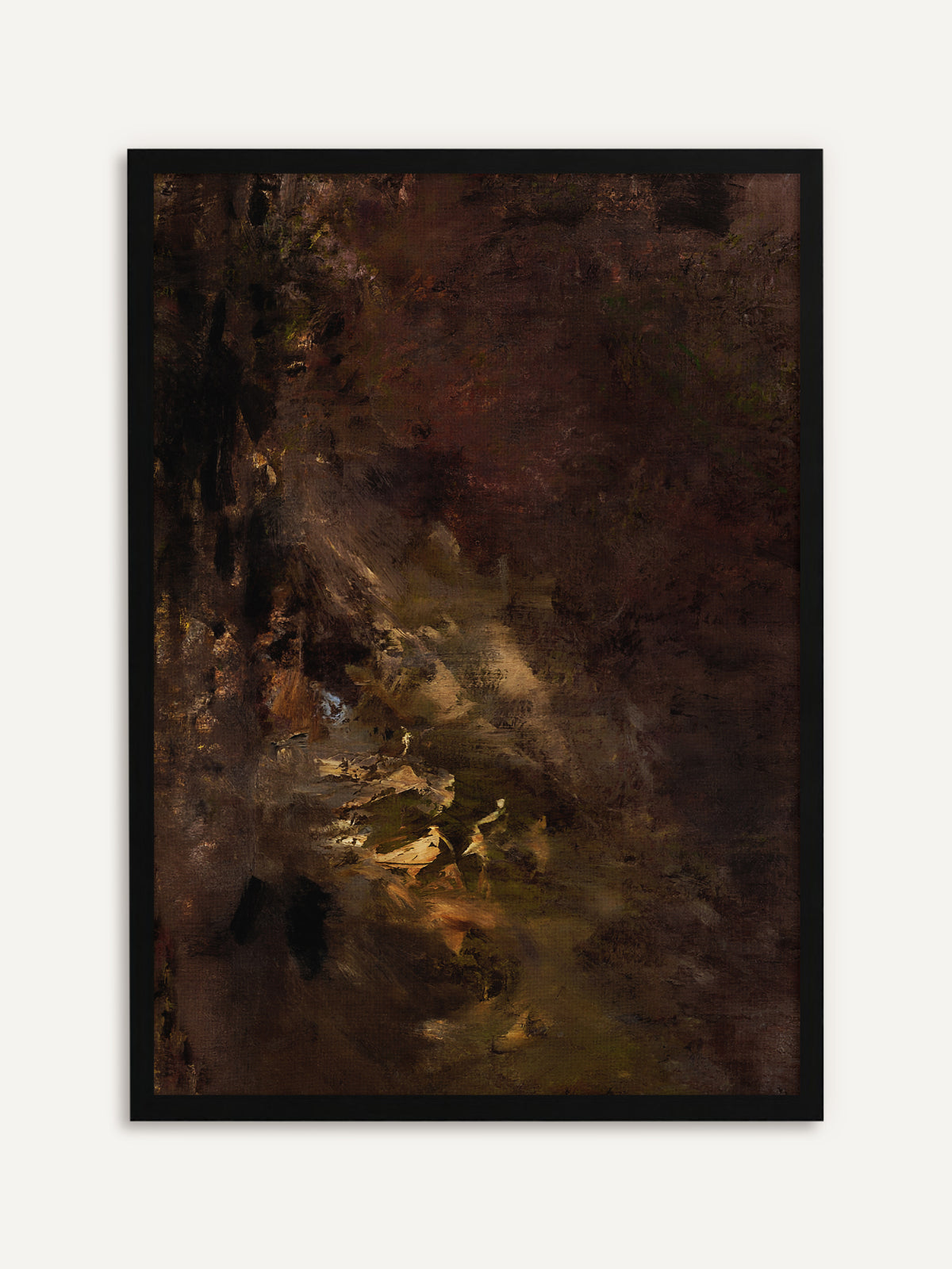Gerahmtes Poster, das dunkles Braun und Rotbraun mit einer goldbraun aufleuchtenden Stelle in der Bildmitte zeigt, die an Licht in einer abendlichen Landschaft erinnert. Mit schwarzem Rahmen bekommt das moody Motiv eine klare Kante. #Rahmen_Schwarz