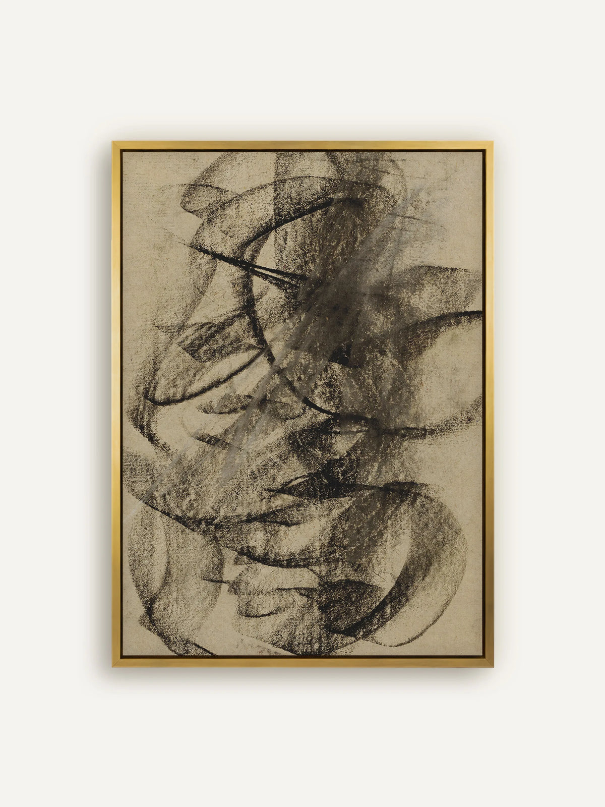 Abstraktes Leinwandbild mit schwungvollen schwarzen Kreidelinien auf warmem Sepiagrund im Schattenfugenrahmen in Gold. Wabi Sabi Wandbild nach Carel Adolph Lion Cachet. #Rahmen_Gold