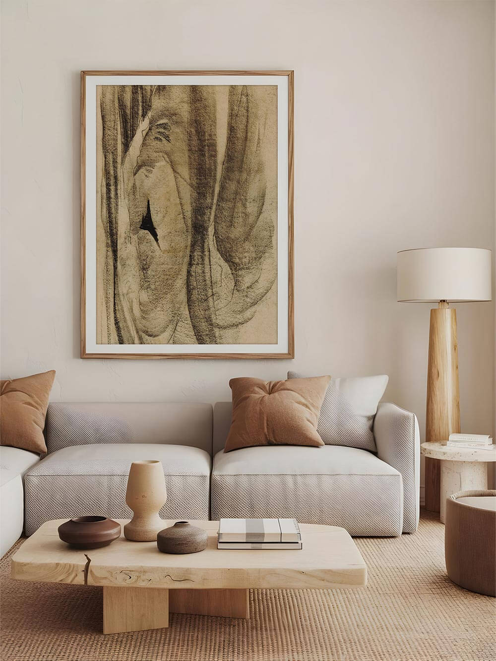 Der große Kunstdruck mit ruhiger Linienkomposition hängt über einem modernen Sofa. Die Japandi-inspirierte Wandkunst ergänzt das natürliche Farbkonzept des Raumes.