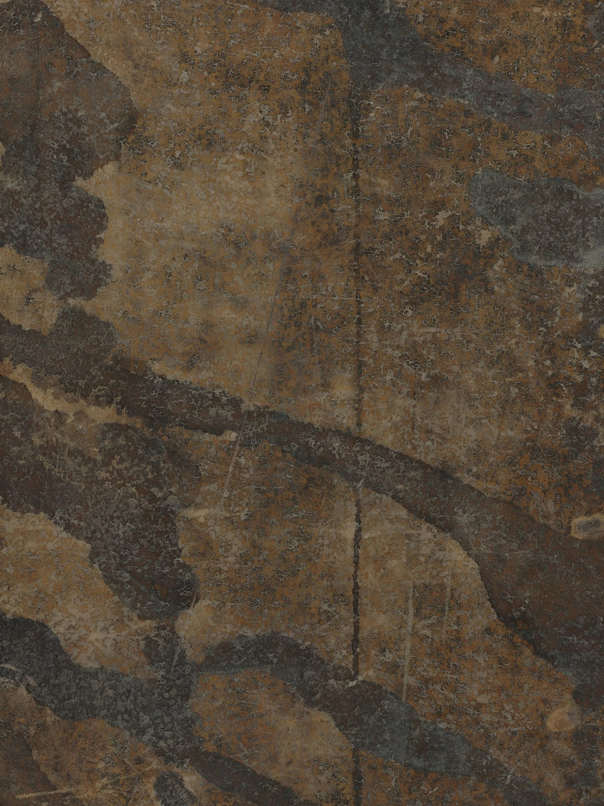Detail des Wabi Sabi Leinwandbilds: gesprenkelte Oberfläche in Ocker, Rost und Braun mit dunklen Bändern, feinen Kratzern und senkrechter Linie