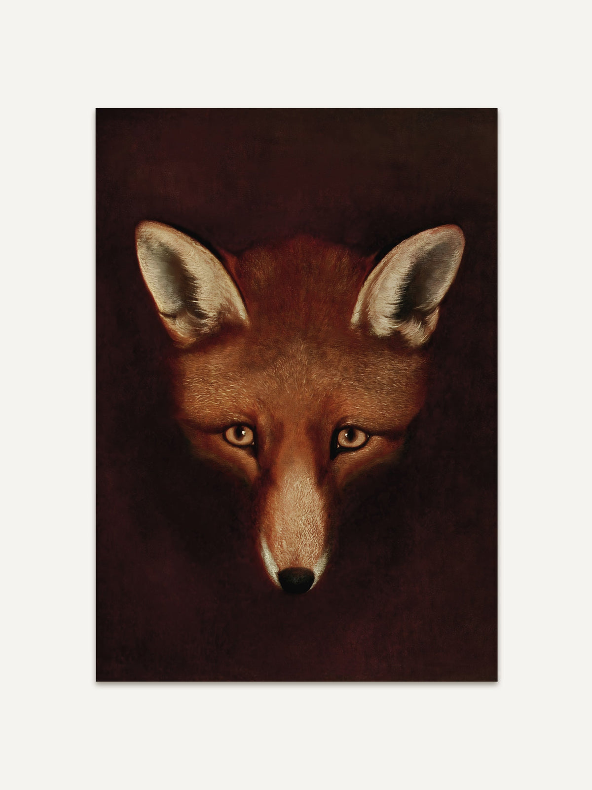 Nahaufnahme eines Poster mit einem roten Fuchs-Gesichts vor einem tiefdunklen Hintergrund. Der Fuchs blickt direkt den Betrachter mit intensiven, goldenen Augen an. Die Details des Fells und der Ohren heben sich subtil vom Hintergrund ab. #Rahmen_Ohne Rahmen