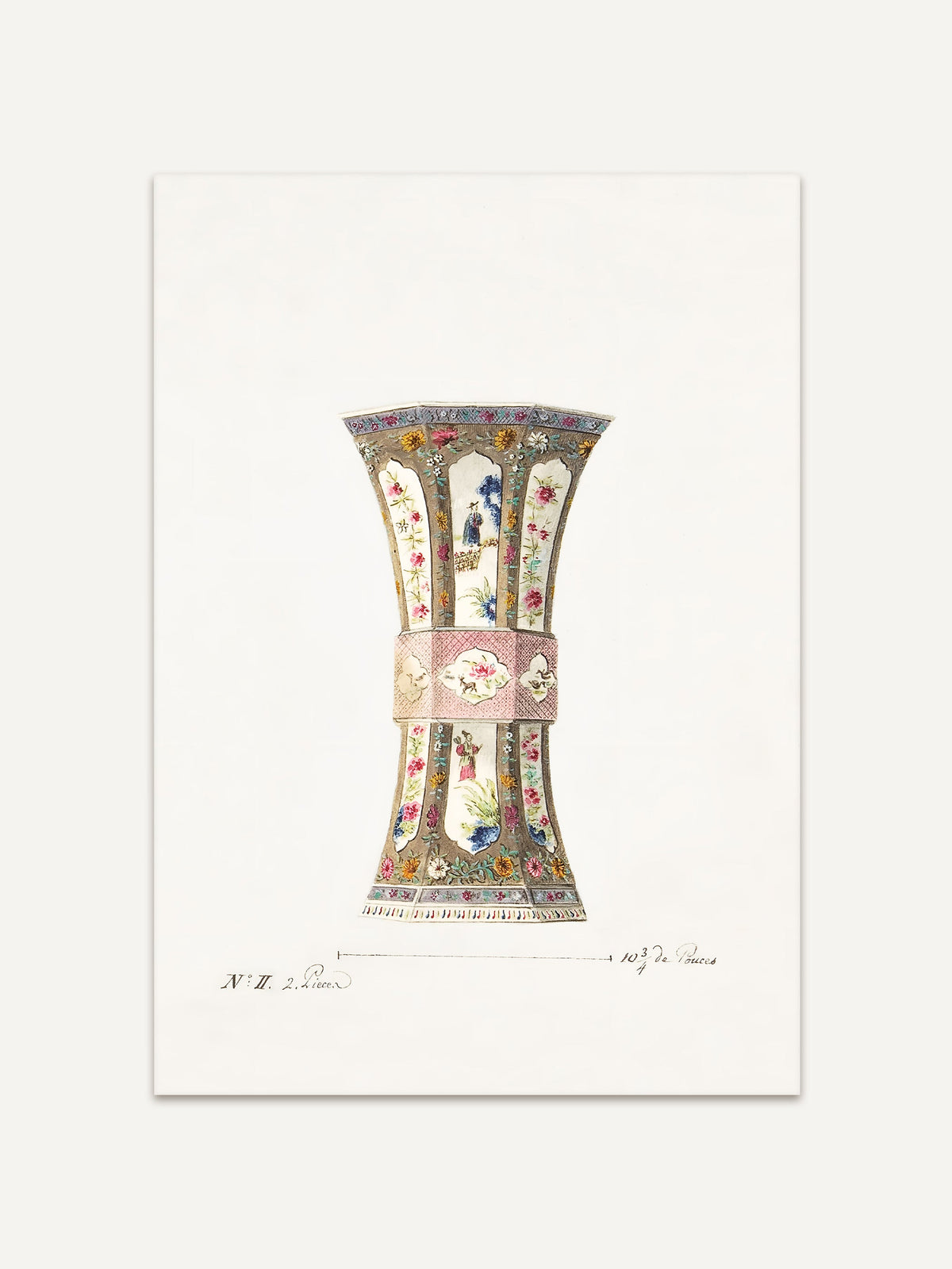 Eine antike Vase in kunstvoller Chinoiserie-Darstellung, abgebildet in einem Kunstdruck. Die Vase ist elegant geschwungen und reich mit floralen Mustern und exotischen Motiven verziert, die in zarten Rosa-, Grün- und Blautönen gehalten sind. Goldene Akzente unterstreichen die dekorativen Details und verleihen dem Bild eine luxuriöse und historische Ausstrahlung. #Rahmen_Ohne Rahmen