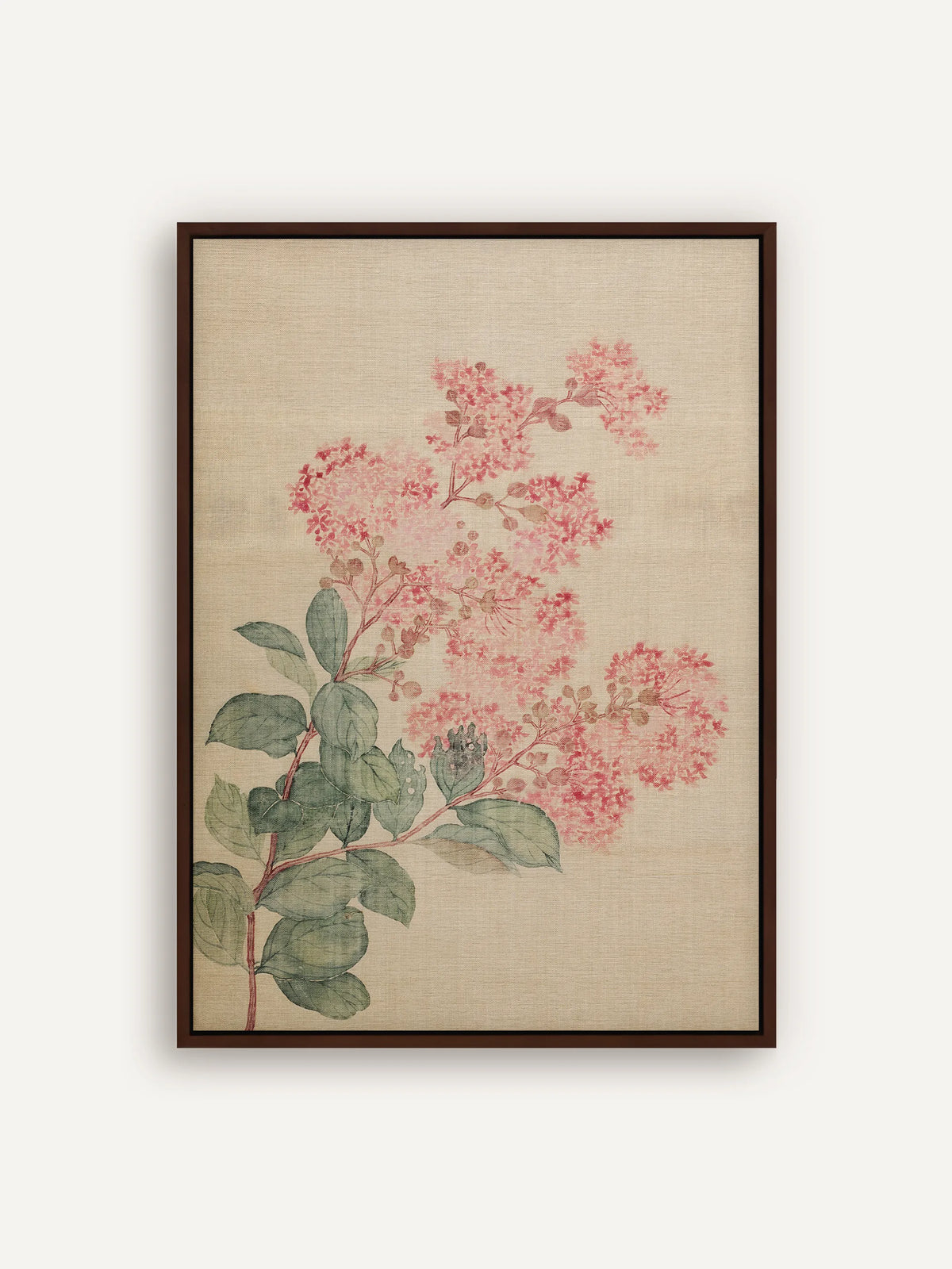 Leinwandbild mit rosa Hortensienblüten in lockeren Rispen und salbeigrünen Blättern an roten Stielen auf warmem Beige im Schattenfugenrahmen in Braun. Chinoiserie Wandbild nach Ma Yuanyu. #Rahmen_Braun