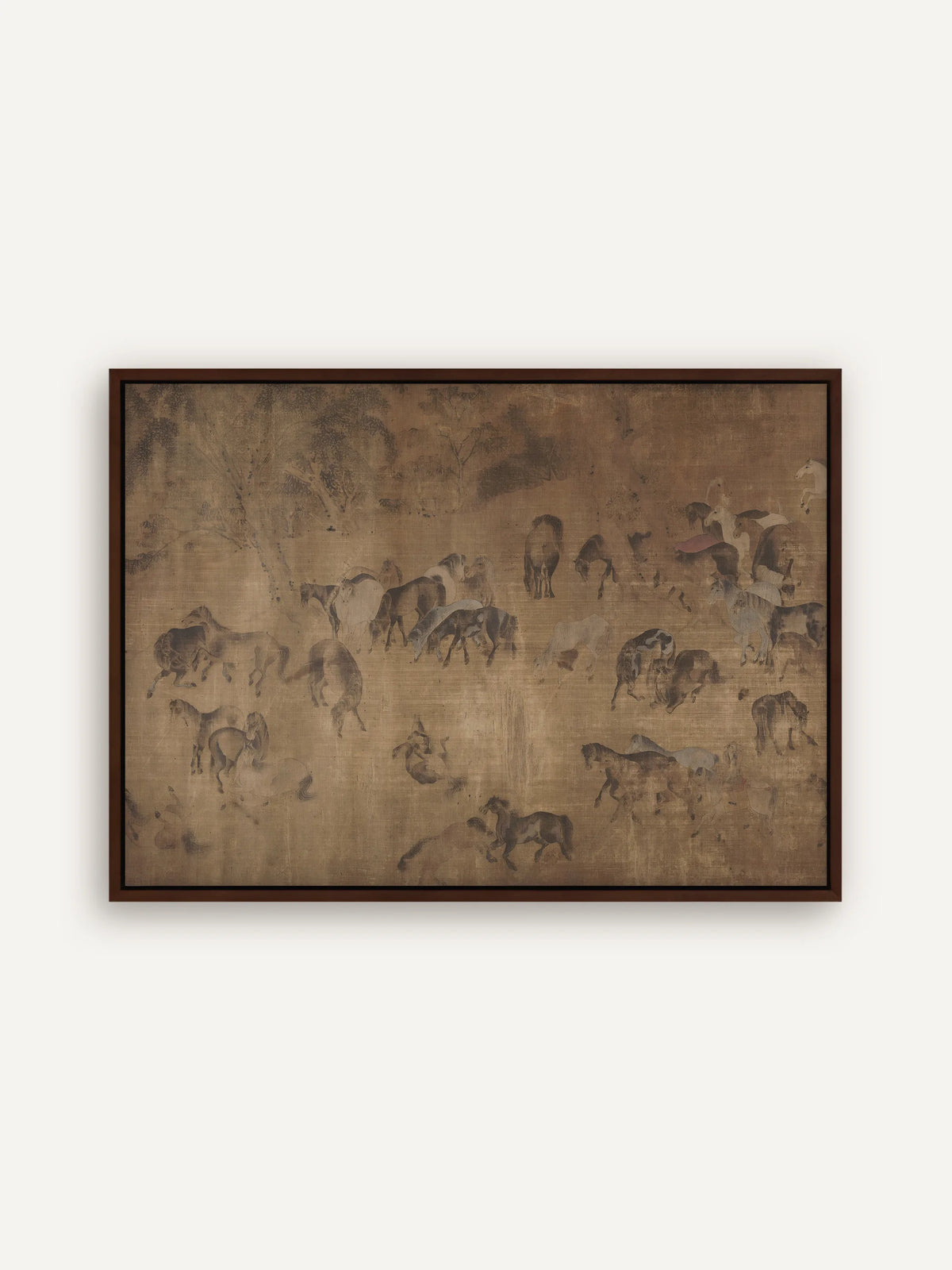 Leinwandbild mit Pferdeherde in Sepia im dunkelbraunen Schattenfugenrahmen. Die chinesische Malerei zeigt grasende, trabende und sich wälzende Pferde auf nachgedunkeltem Grund mit sichtbarer Patina. #Rahmen_Braun