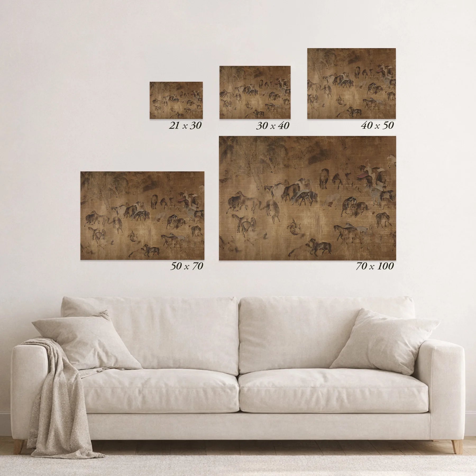 Schematische Größenübersicht der verfügbaren Formate über einem Sofa.