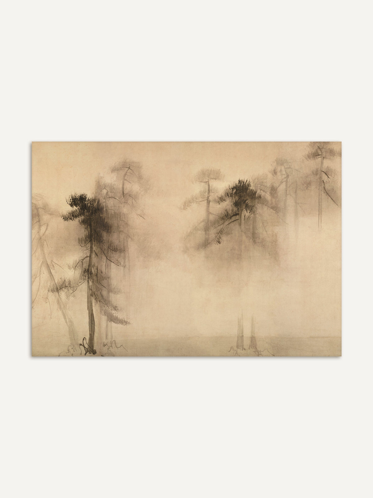 Ein minimalistischer Kunstdruck zeigt eine zarte Darstellung von Kiefern in einer nebligen Landschaft. Die sanften, unaufdringlichen Farbtöne und die lockere, wabi-sabi-inspirierte Skizzentechnik vermitteln eine ruhige, meditative Stimmung. #Rahmen_Ohne Rahmen