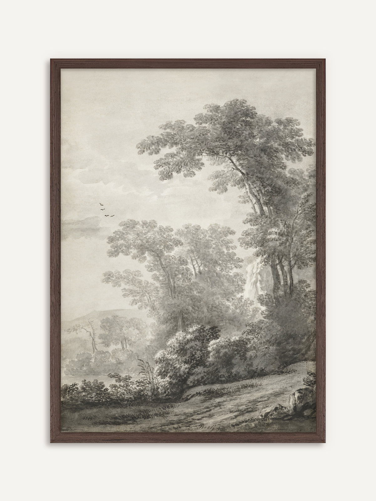 Poster, das eine Waldlandschaft mit hohen Laubbäumen, dichtem Buschwerk und einem kleinen Wasserfall in grauer Tusche auf hellem Grund zeigt. Der Rahmen aus dunklem Holz gibt der grauen Landschaft einen warmen Halt. #Rahmen_Dunkles Holz