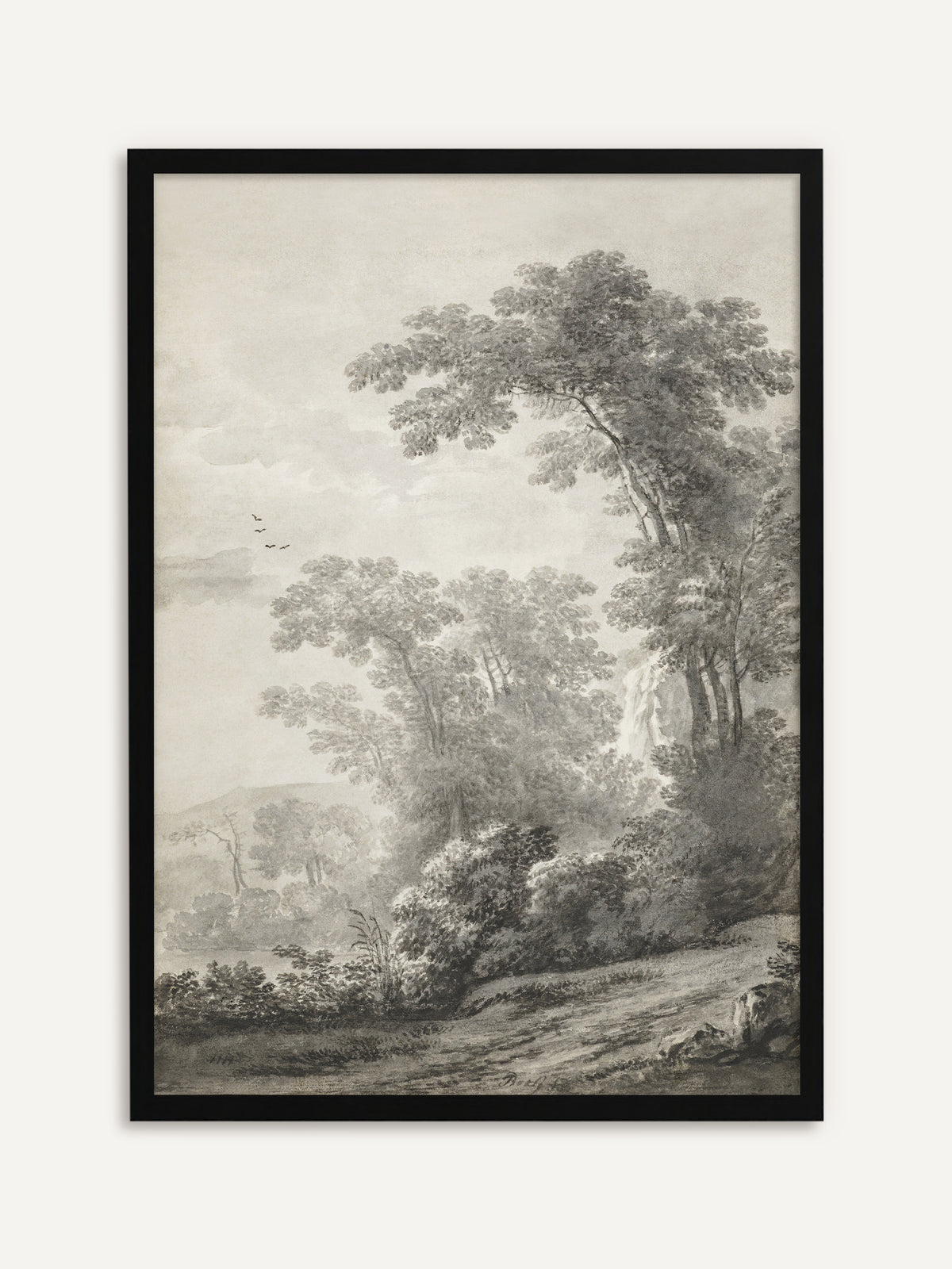 Gerahmtes Poster, das eine Waldlandschaft mit hohen Laubbäumen, dichtem Buschwerk und einem kleinen Wasserfall in grauer Tusche auf hellem Grund zeigt. Mit schwarzem Rahmen wird das Japandi Motiv klar und grafisch. #Rahmen_Schwarz