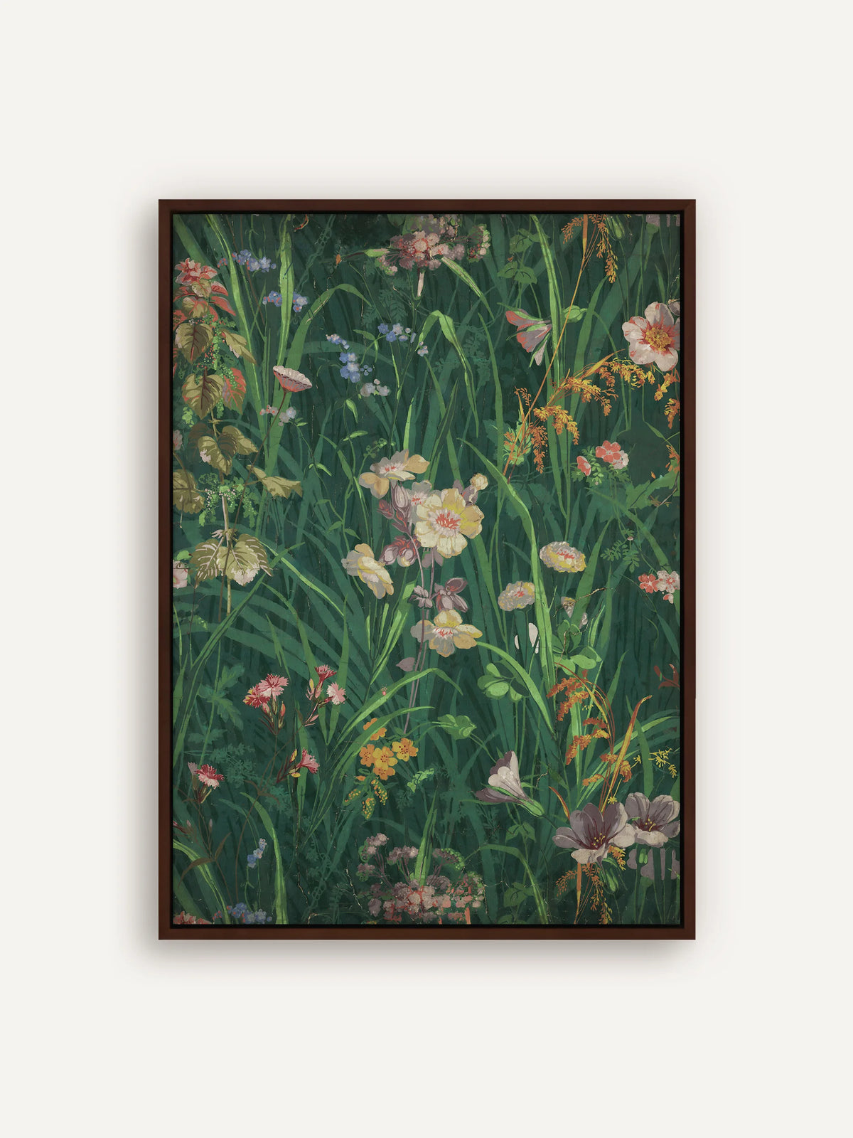 Cottagecore Leinwandbild nach einer alten Tapete: Wildblumen in Cremegelb, Rosa, Mauve und Blau zwischen hohem Gras auf dunkelgrünem Grund, im braunen Schattenfugenrahmen aus Holz #Rahmen_Braun