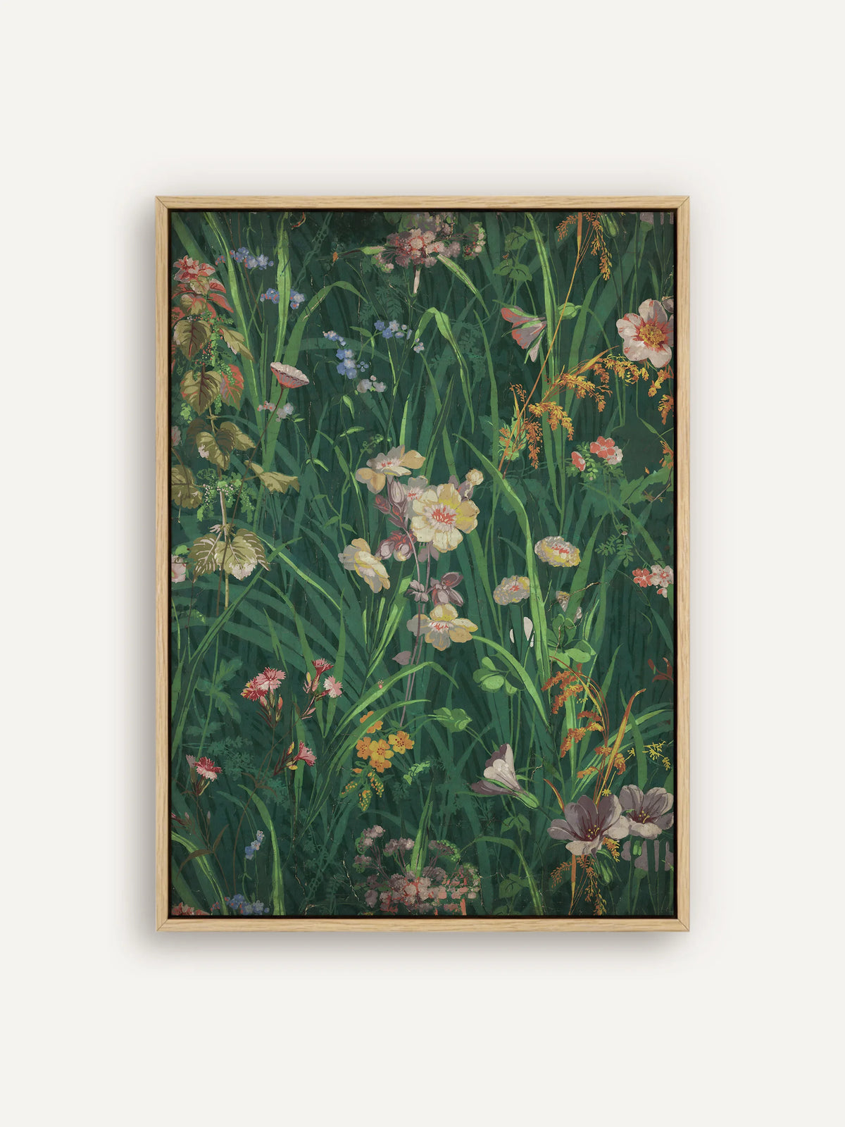 Cottagecore Leinwandbild nach einer alten Tapete: Wildblumen in Cremegelb, Rosa, Mauve und Blau zwischen hohem Gras auf dunkelgrünem Grund, im naturfarbenen Schattenfugenrahmen aus Holz #Rahmen_Natur