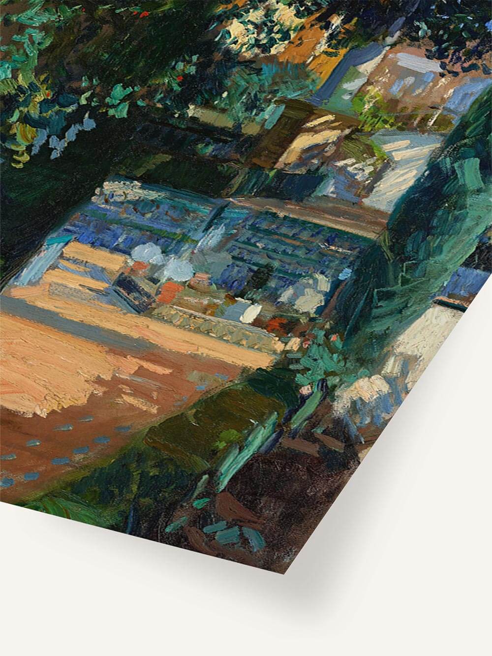 Detailaufnahme eines impressionistischen Kunstdrucks mit einem schattigen Gartenweg, umgeben von dichter Vegetation. Dynamische Pinselstriche und satte Farben erzeugen Tiefe und Bewegung.
