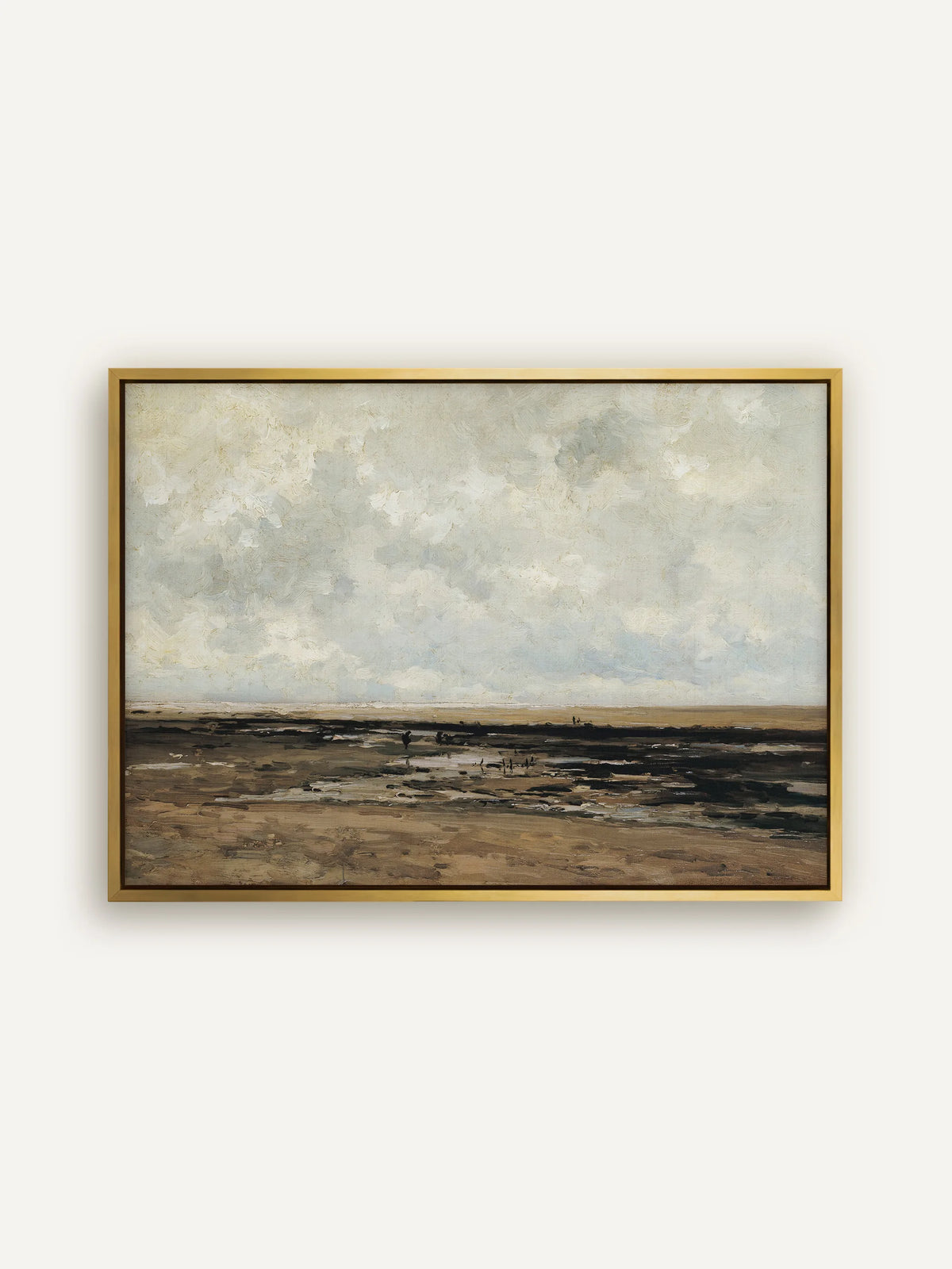 Maritimes Leinwandbild mit Strand im goldenen Schattenfugenrahmen. Das Gold greift das warme Ocker des Sandes auf, am Horizont schimmert ein schmaler Streifen Meer. #Rahmen_Gold