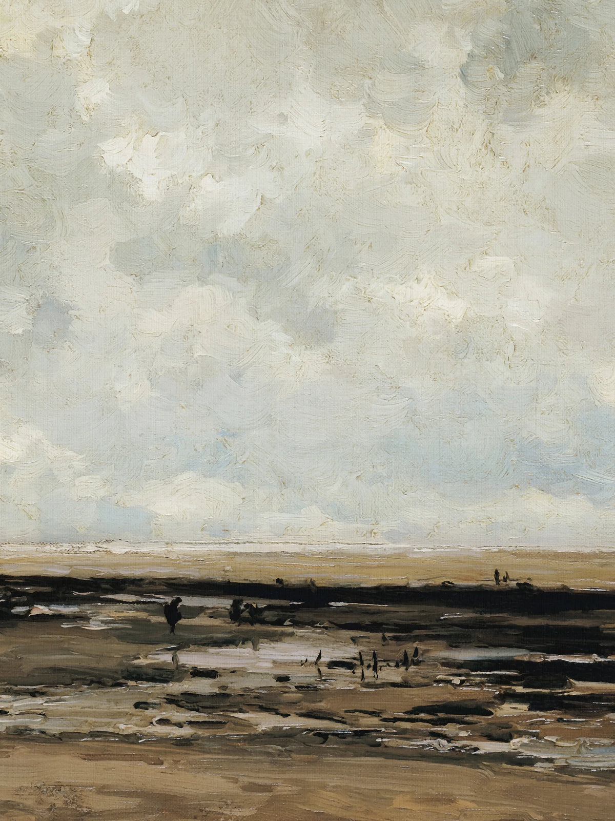 Detailaufnahme des Strandbildes mit kräftigen, sichtbaren Pinselstrichen. Helle Wolken stehen über nassem Sand mit dunklen Rinnen, in den Wasserlachen spiegelt sich das Licht, dahinter winzige Gestalten.