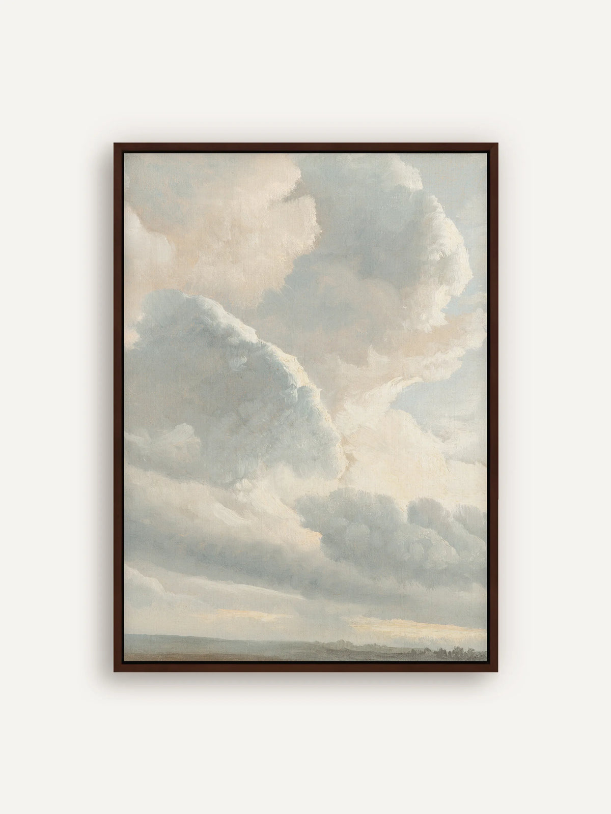 Vintage Wolkenbild auf Leinwand im dunkelbraunen Schattenfugenrahmen. Der pastellfarbene Himmel mit weichen, blaugrauen und cremefarbenen Wolken hebt sich hell vom dunklen Rahmen ab. #Rahmen_Braun